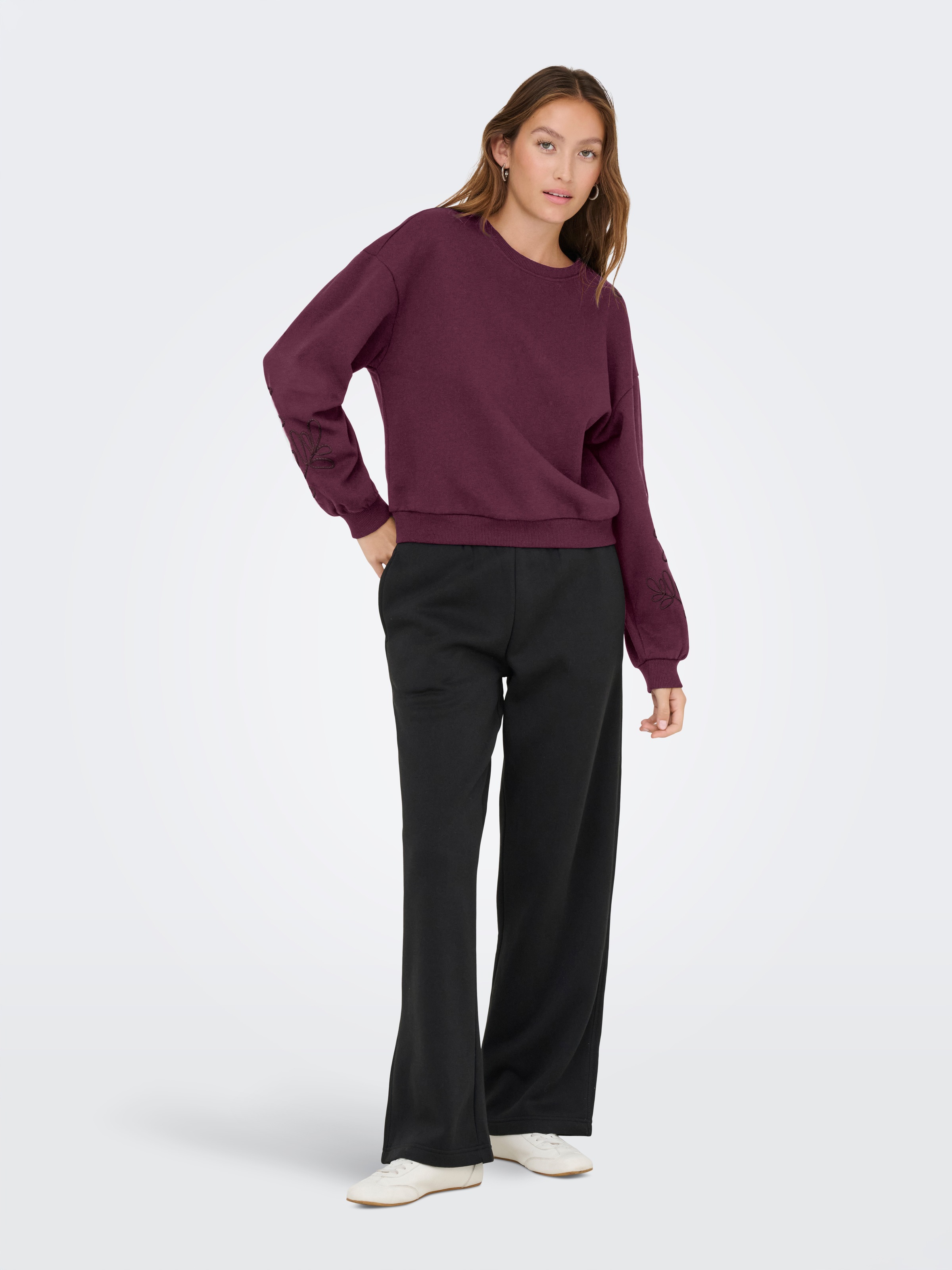 ONLY Sweat-shirt »ONLBROOKLYN L/S EMBROIDERY BOX SWT«, mélange coton, coupe régulière
