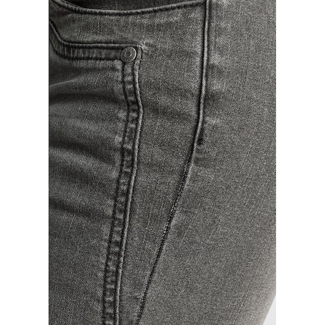 ♕ Arizona Bootcut-Jeans »mit Keileinsätzen«, Low Waist versandkostenfrei  auf