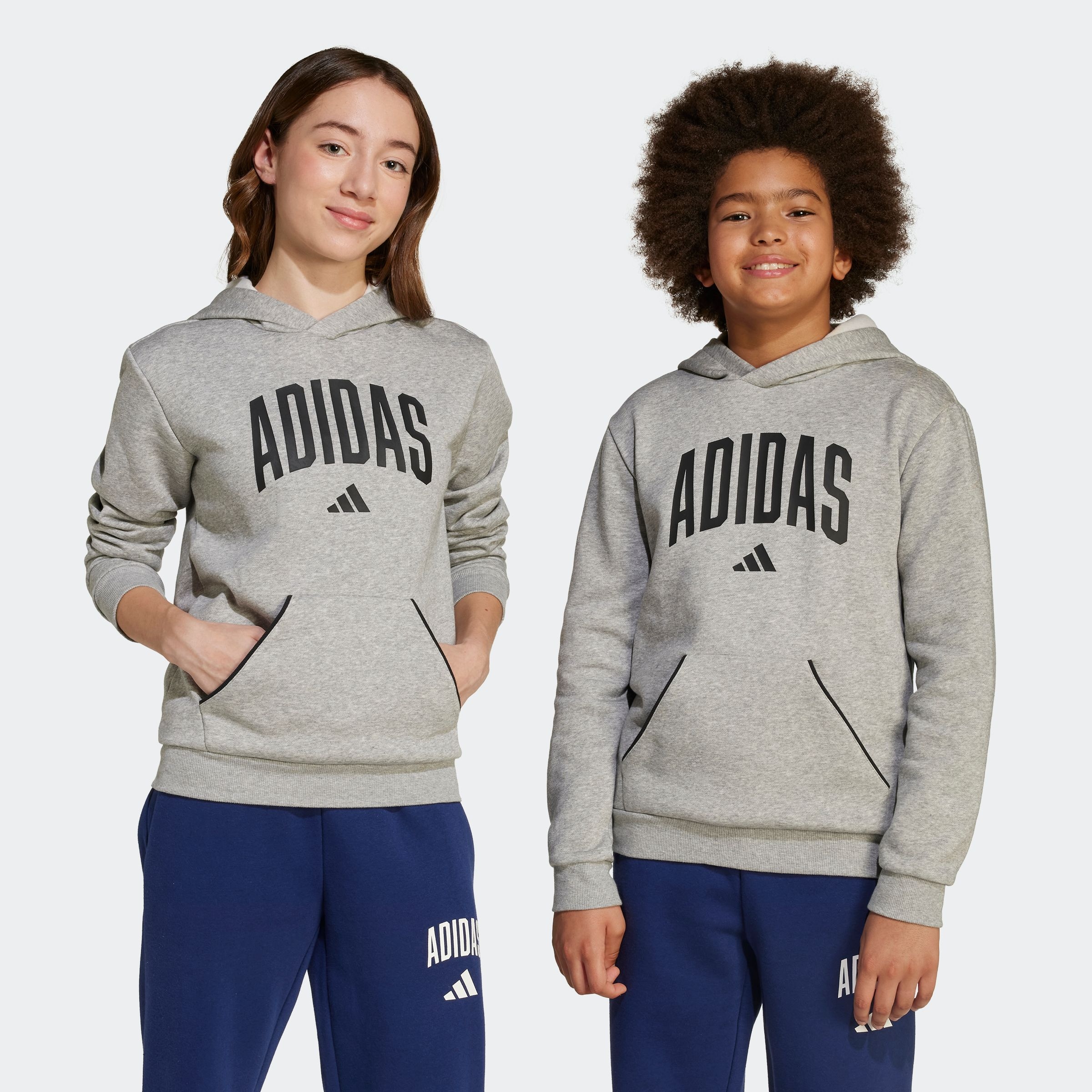 Image of adidas Sportswear Kapuzensweatshirt "SEASONALS ESSENTIALS COLLEGIATE TYPOGRAPHY KIDS HOODIE"