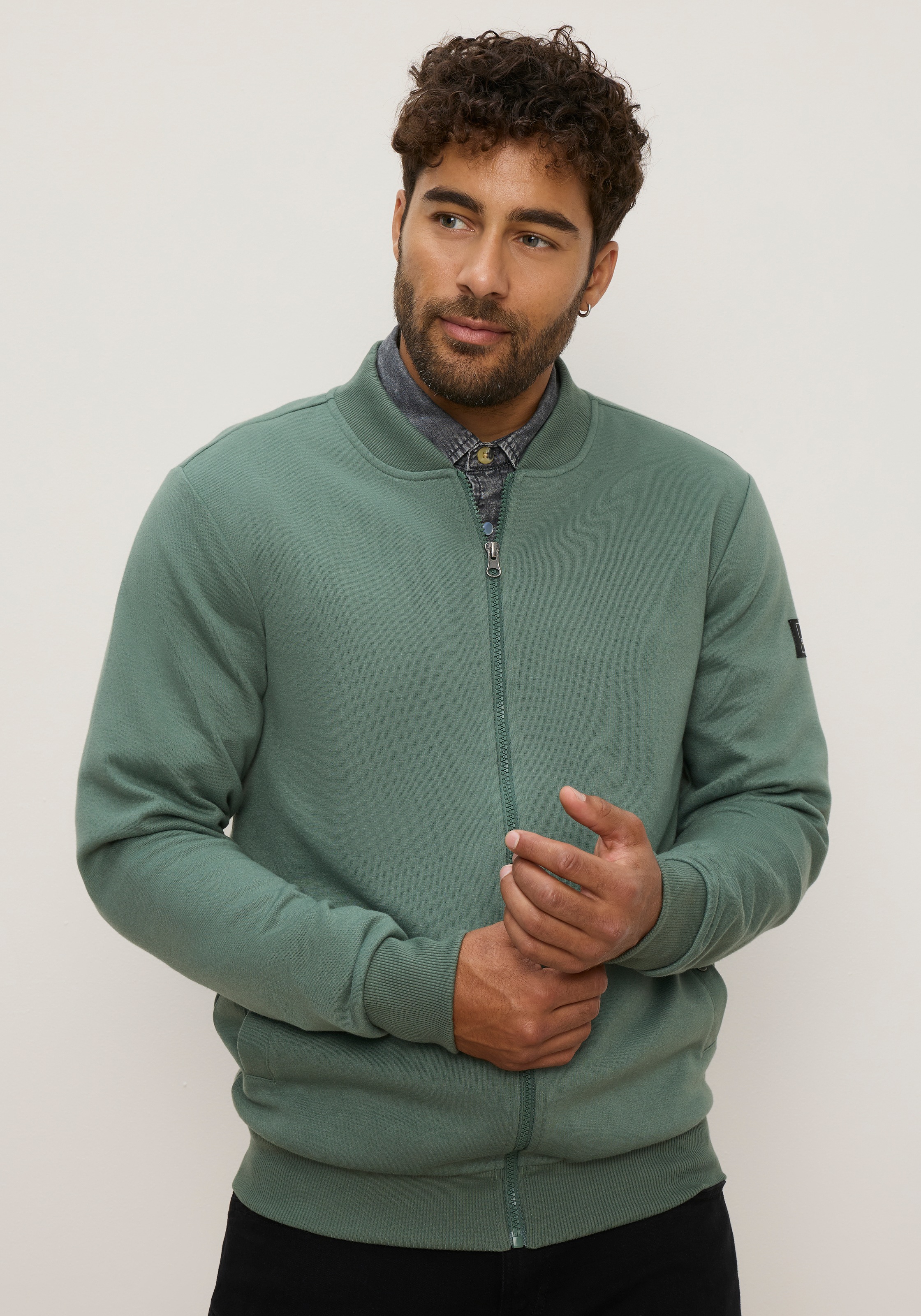 Image of Bruno Banani Sweatjacke mit Stehkragen und Eingrifftaschen