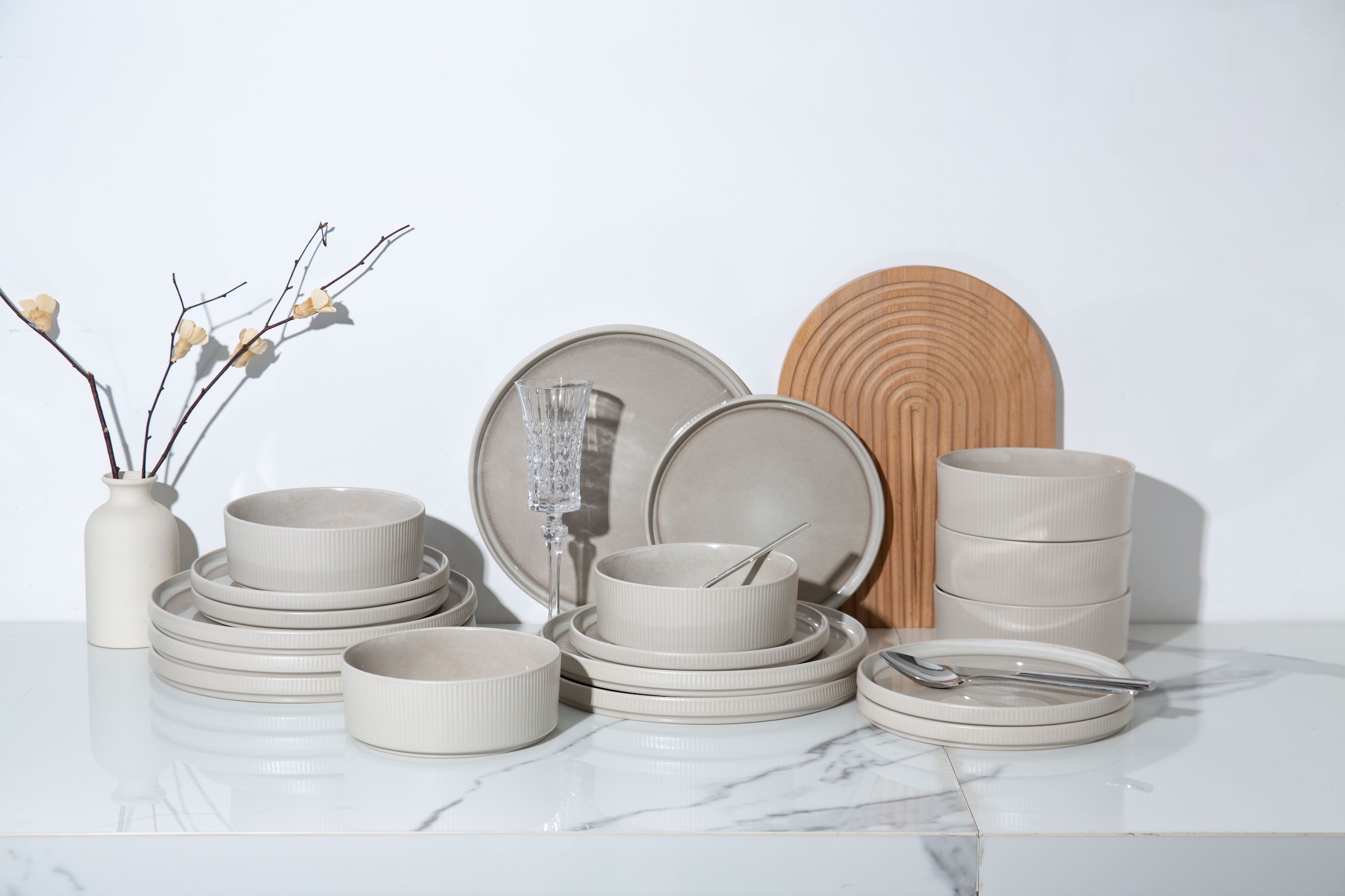 GOODproduct Set de vaisselle »Ylvii, aussen matt, innen reaktiv glasiert« Riffeloptik, spülmaschinenfest und mikrowellengeeignet