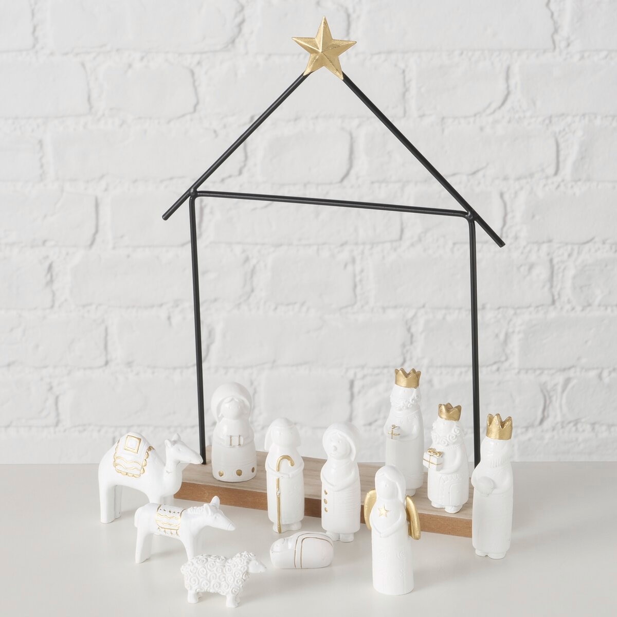 GOODproduct Krippe »Natos« Handgemalte Figuren mit liebevollen Details, Höhe 32 cm