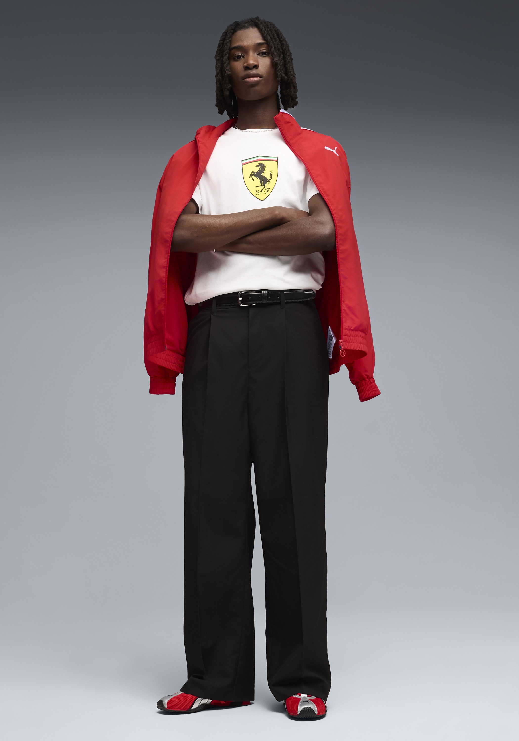 PUMA T-shirt »FERRARI COLORED SHIELD TEE« regular fit, manches courtes, pour fans de sport automobile, col rond
