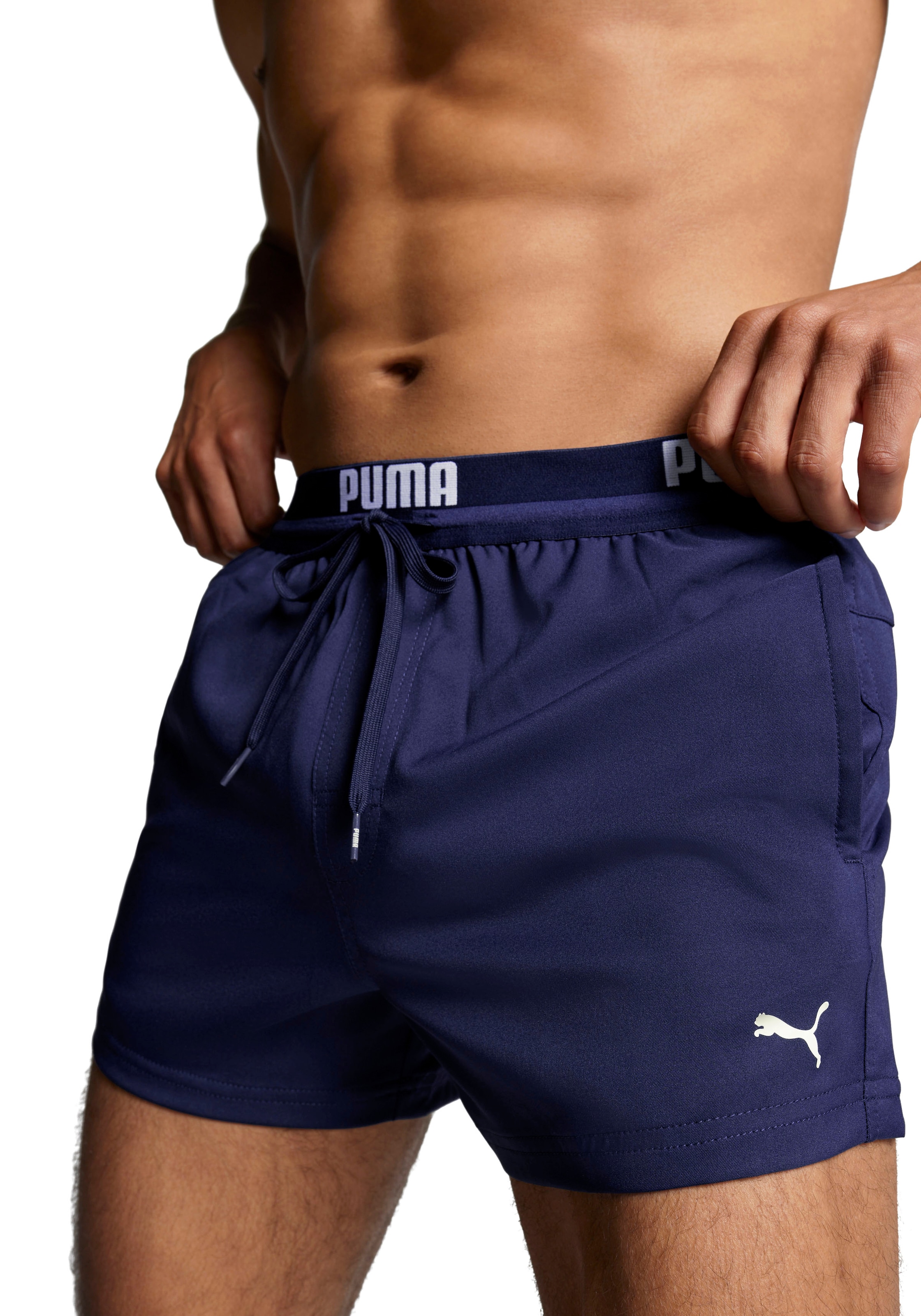 PUMA Badeshorts »PUMA SWIM MEN LOGO SHORT SHORTS 1P« Seitentaschen, Gesässtasche mit Reissverschluss, Kordelzug