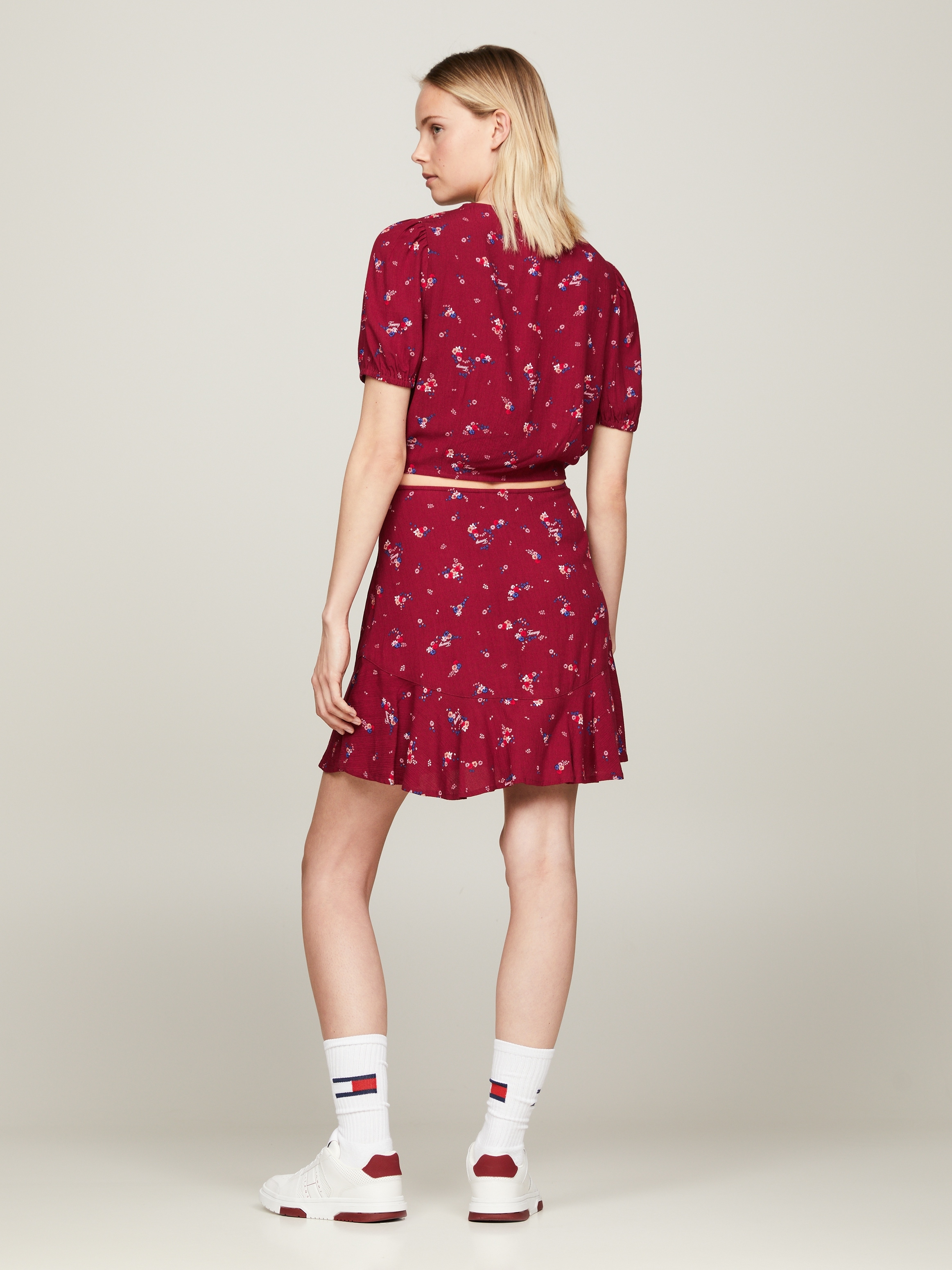 Tommy Jeans Minirock »TJW FLORAL TIERED MINI SKIRT«, Webrock mit Blumenprint