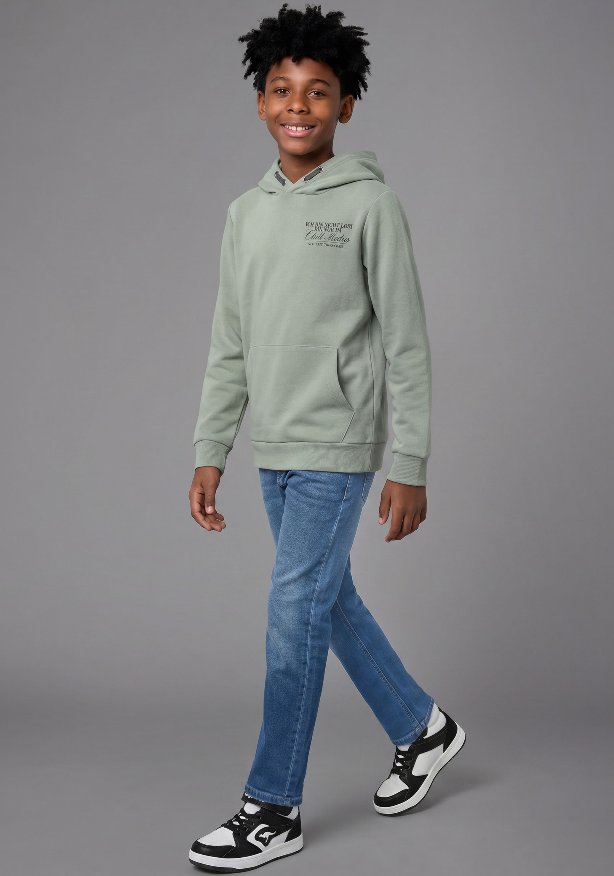 KIDSWORLD Kapuzensweatshirt »Hoodie mit Spruch vorne und hinten«, mit Kapuze, Langarm, hüftbedeckend, mit Kängurutasche
