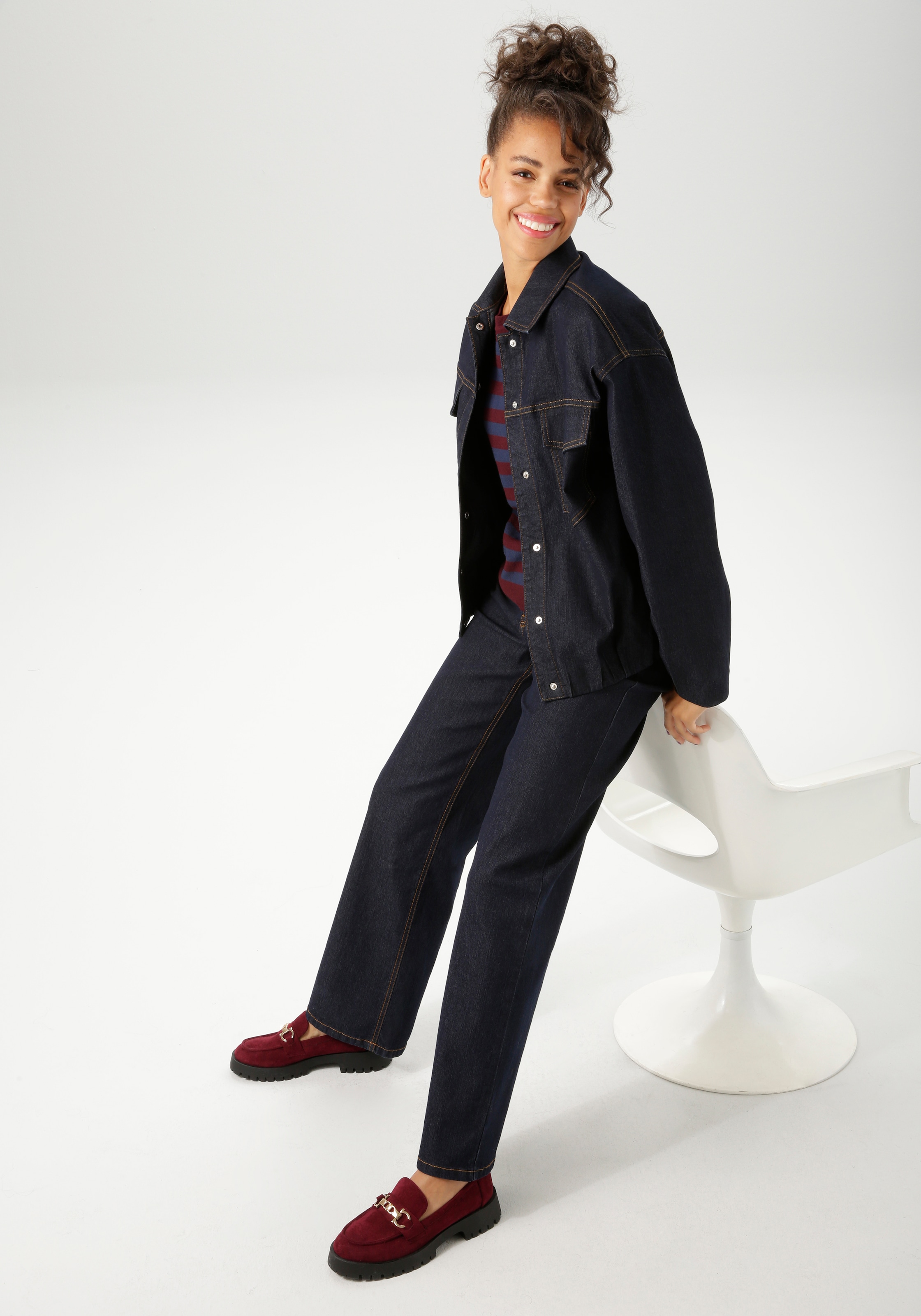 Aniston CASUAL Jeansjacke, mit verdeckten Druckknöpfen zu schliessen - NEUE KOLLEKTION