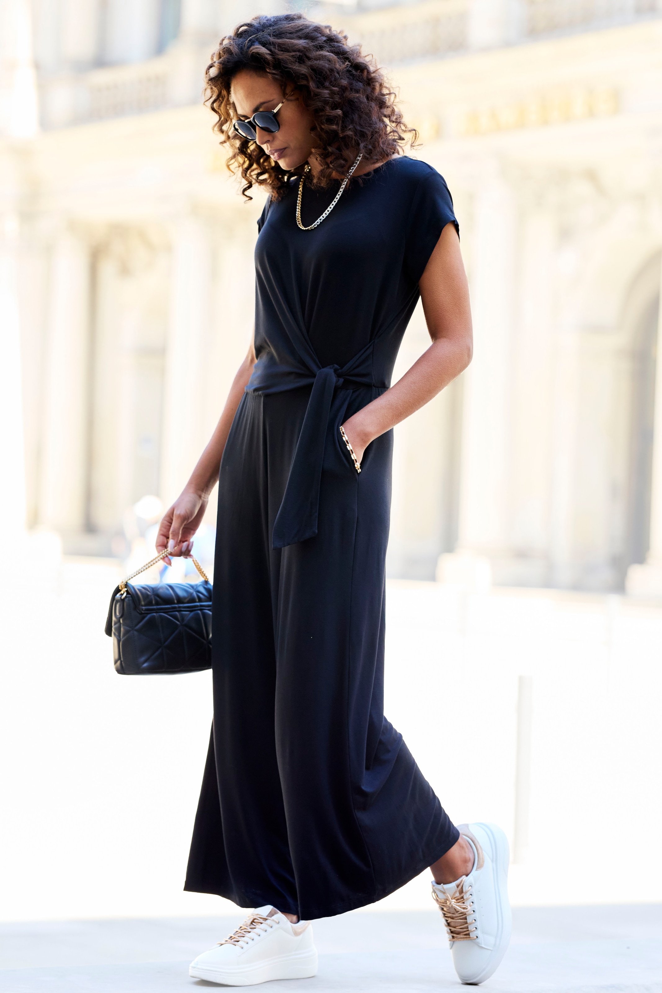 LASCANA Culotte-Overall mit Knotendetail in der Taille, femininer Jumpsuit, festlich