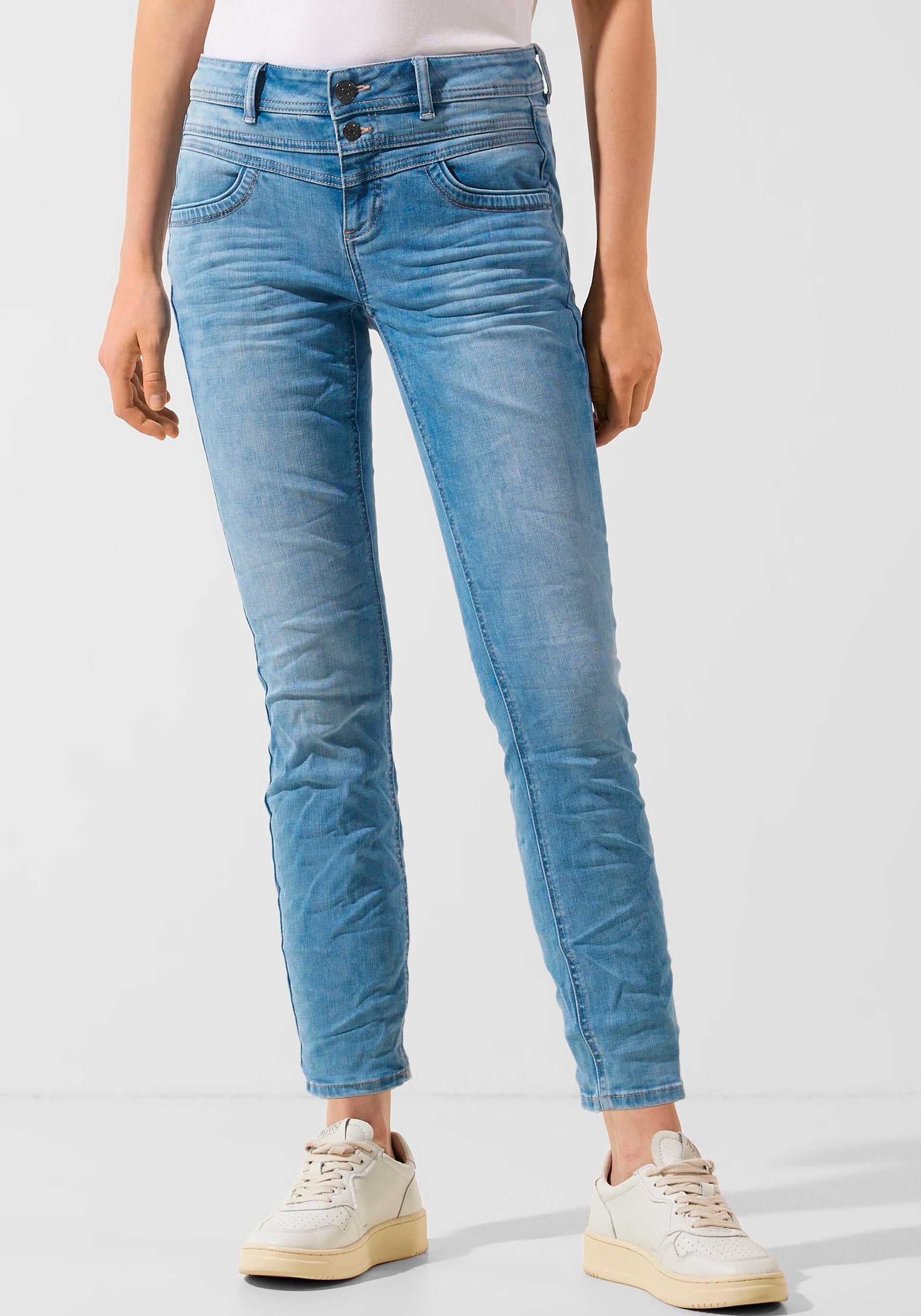 STREET ONE Slim-fit-Jeans, mit Logobadge Commander confortablement | Schlupfjeans