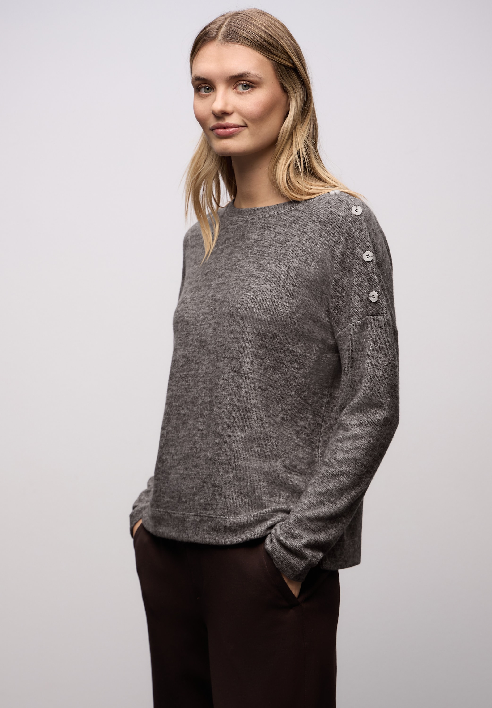 STREET ONE Strickpullover Knopfdetail an den Schultern und im Melange-Look