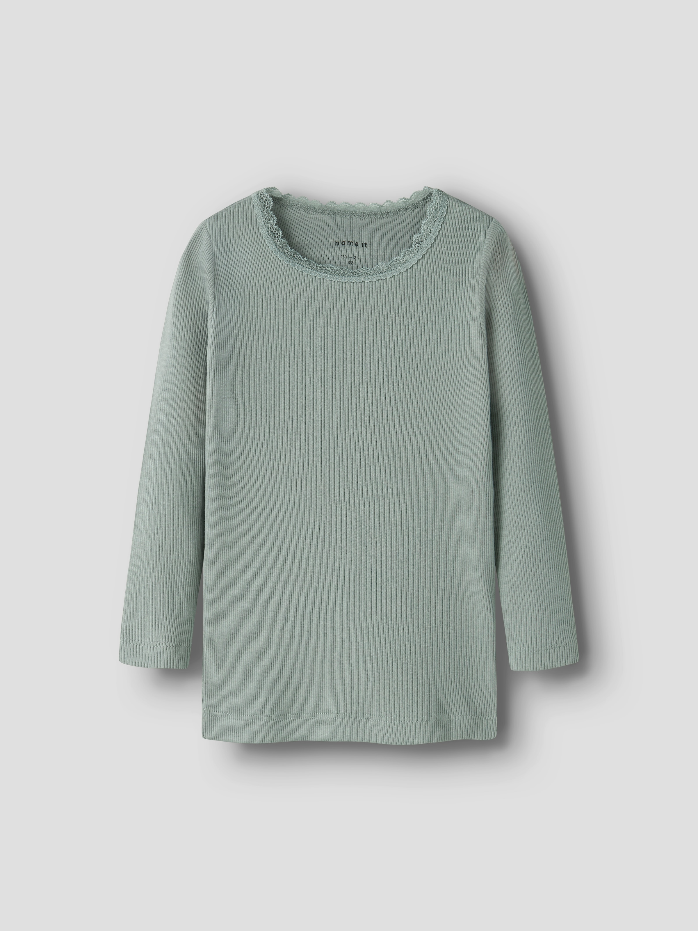 Name It Langarmshirt »NMFKAB LS TOP NOOS«, in Feinripp und mit süsser Spitzenkante am Ausschnitt