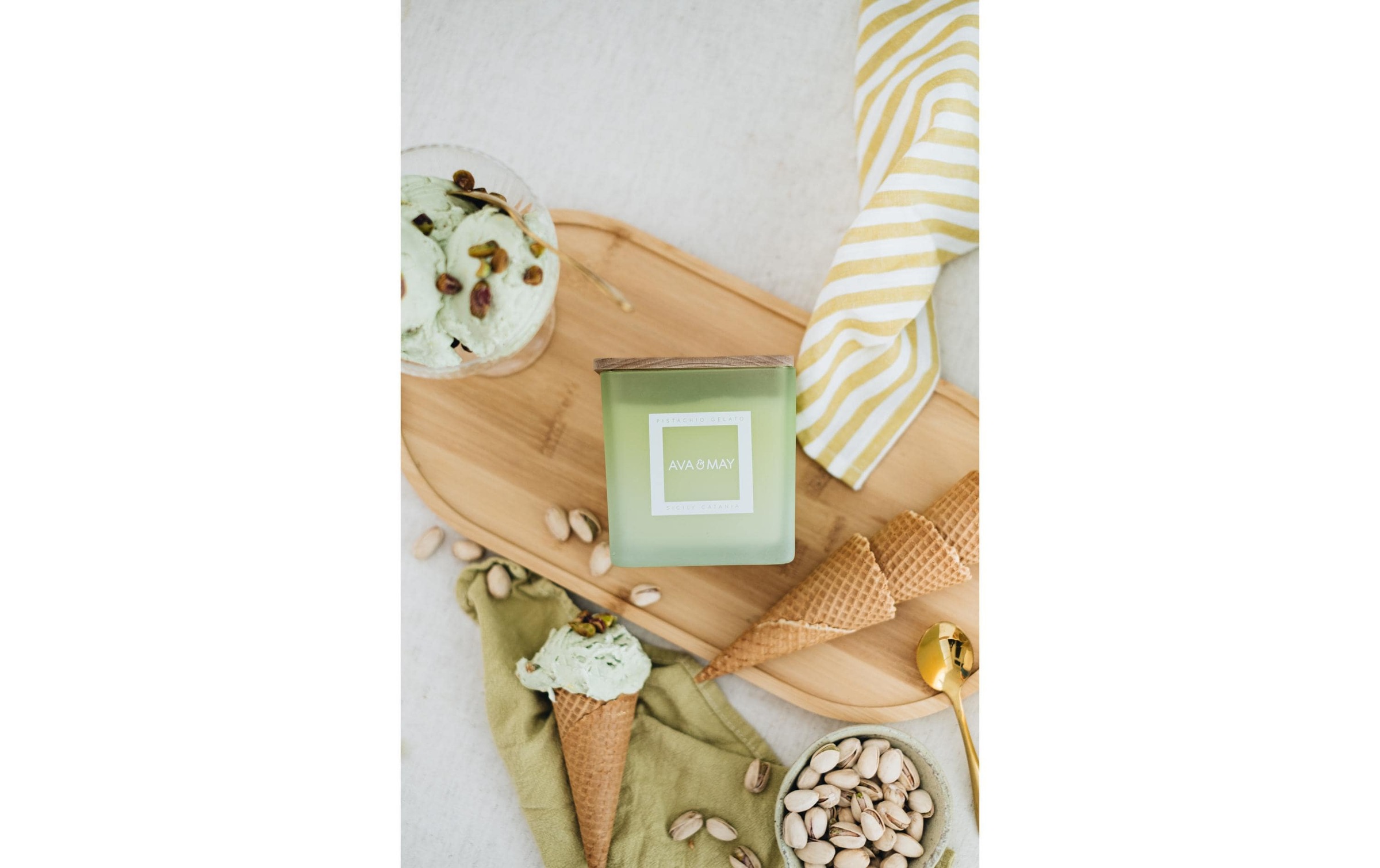 AVA & MAY Duftkerze »Pistachio Gelato 450 g«