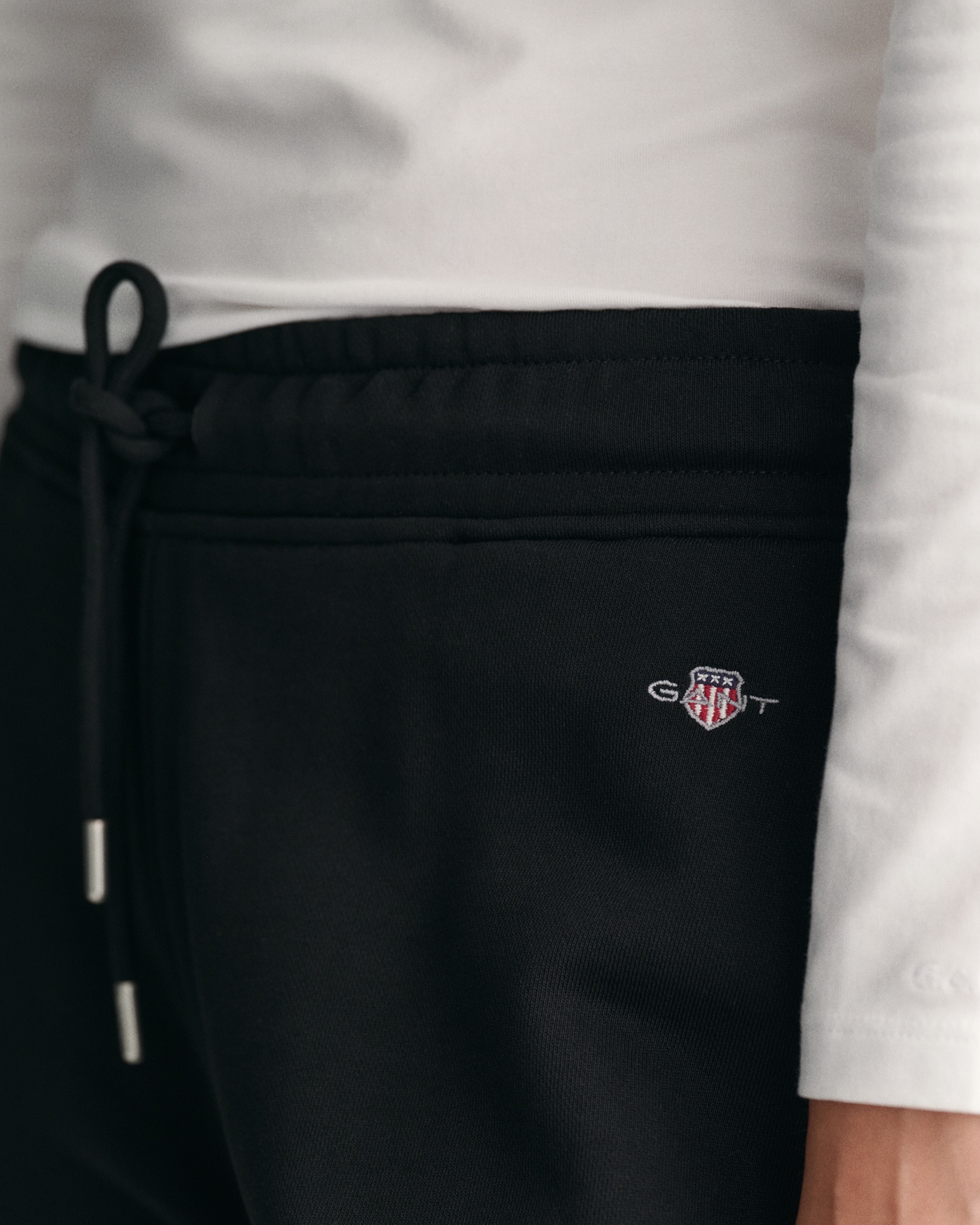 Gant Sweathose »REL SHIELD SWEATPANTS«, mit Logostickerei