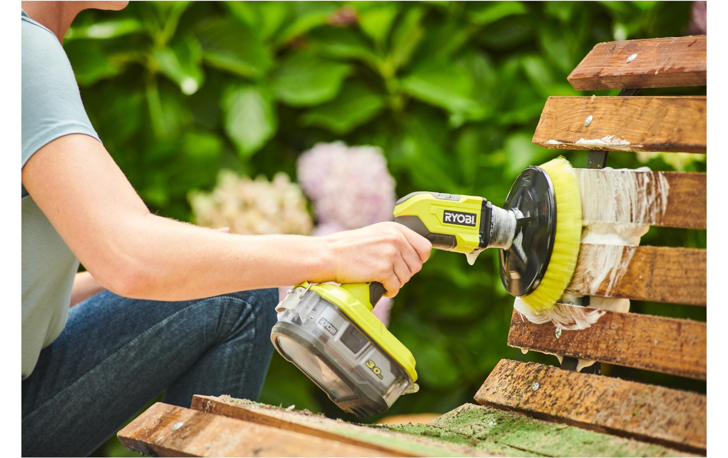 RYOBI Akku-Oberflächenbürste »RYOBI R18CPS-0« Kompakte rotierende Bürste für mühelose Reinigung