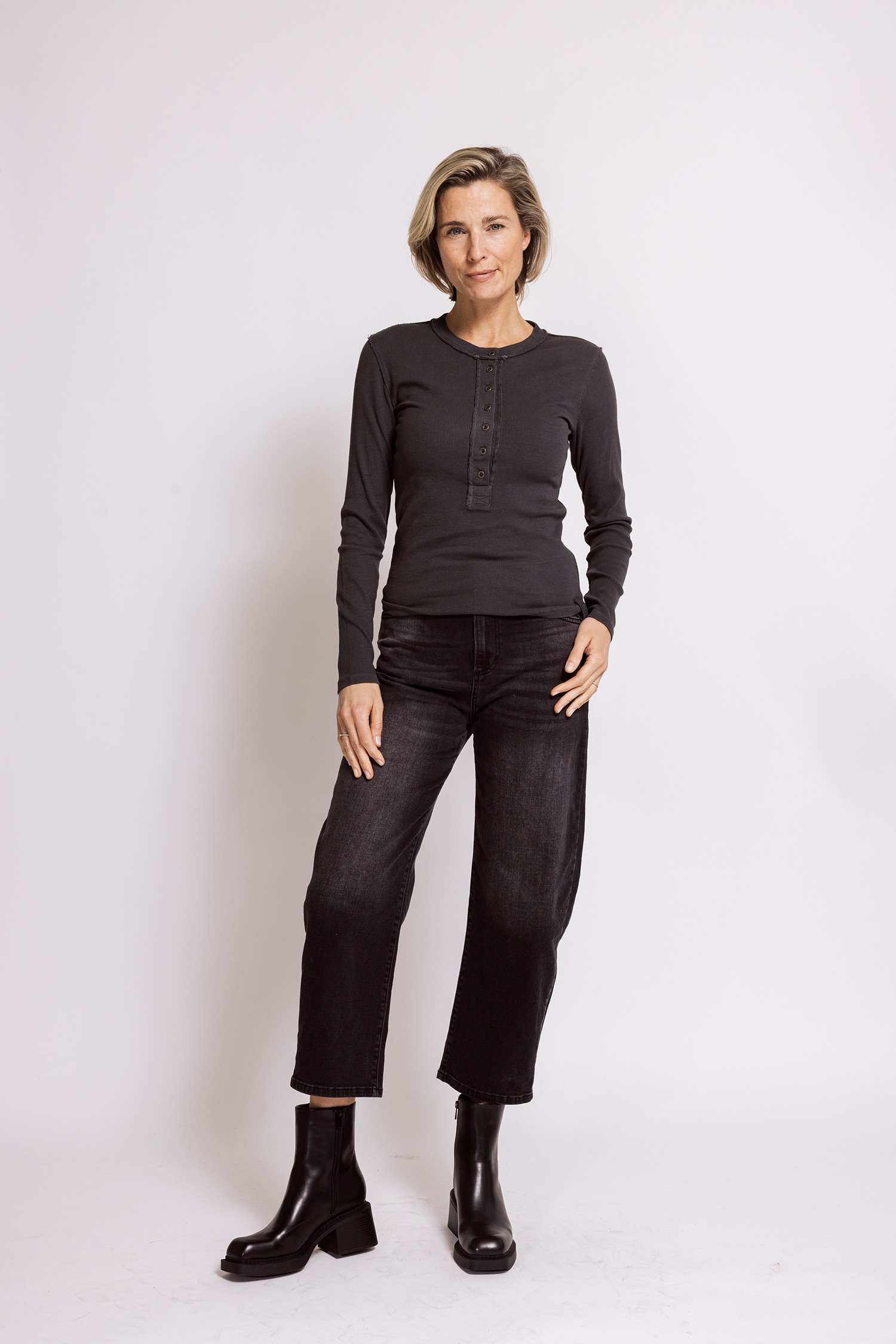Zhrill T-shirt à manches longues »NAMI« Coupe confortable, uni, bords ouverts