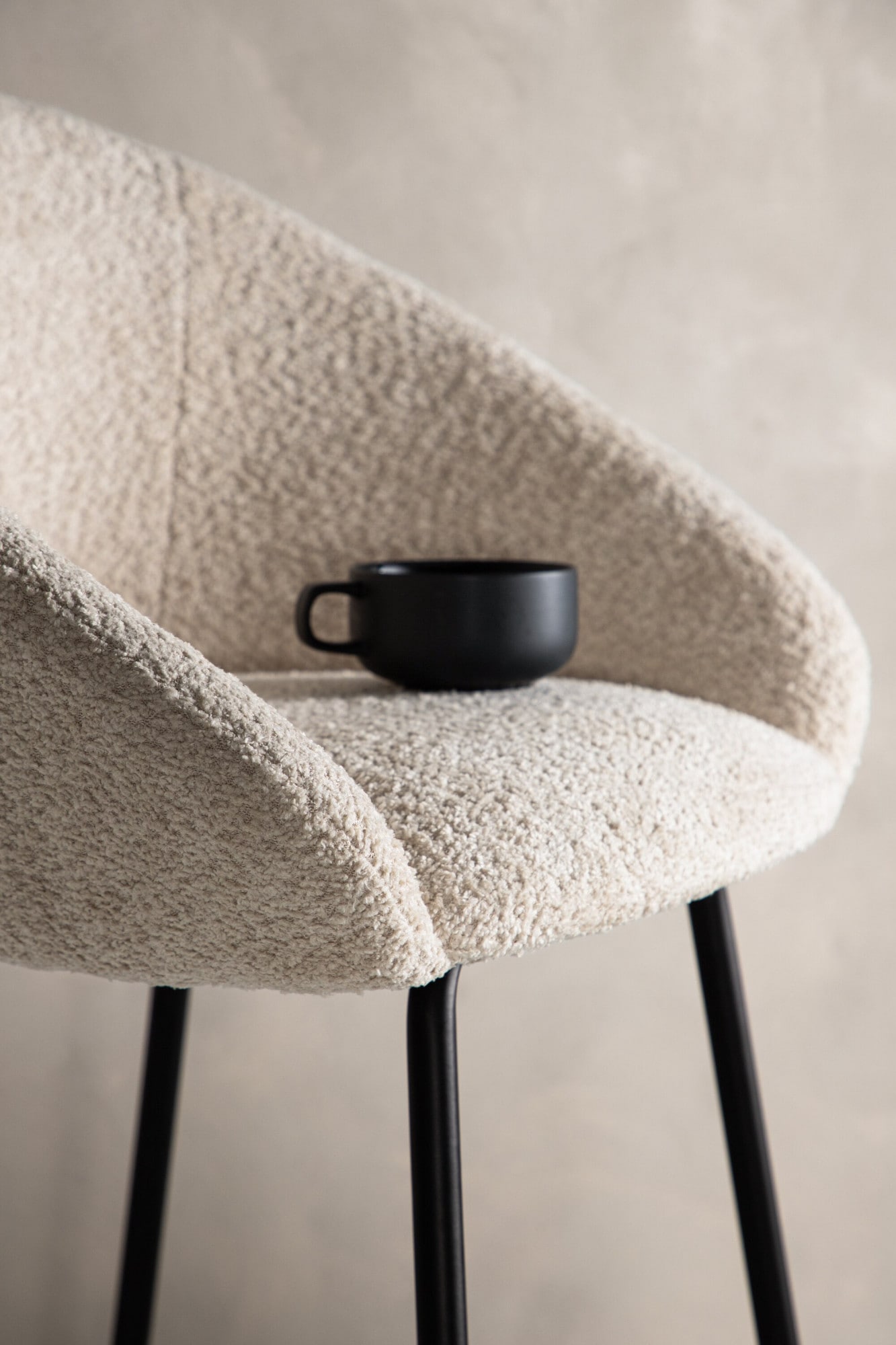 Venture Home Barhocker »Velvet, 2er-Set Barhocker mit weissem Teddy-Sitz, belastbar bis 150 kg« 2 Stk. tlg. Tresenstuhl, Plüsch-Bezug, schwarzer Stahlrahmen, Fussstütze, kuschelig