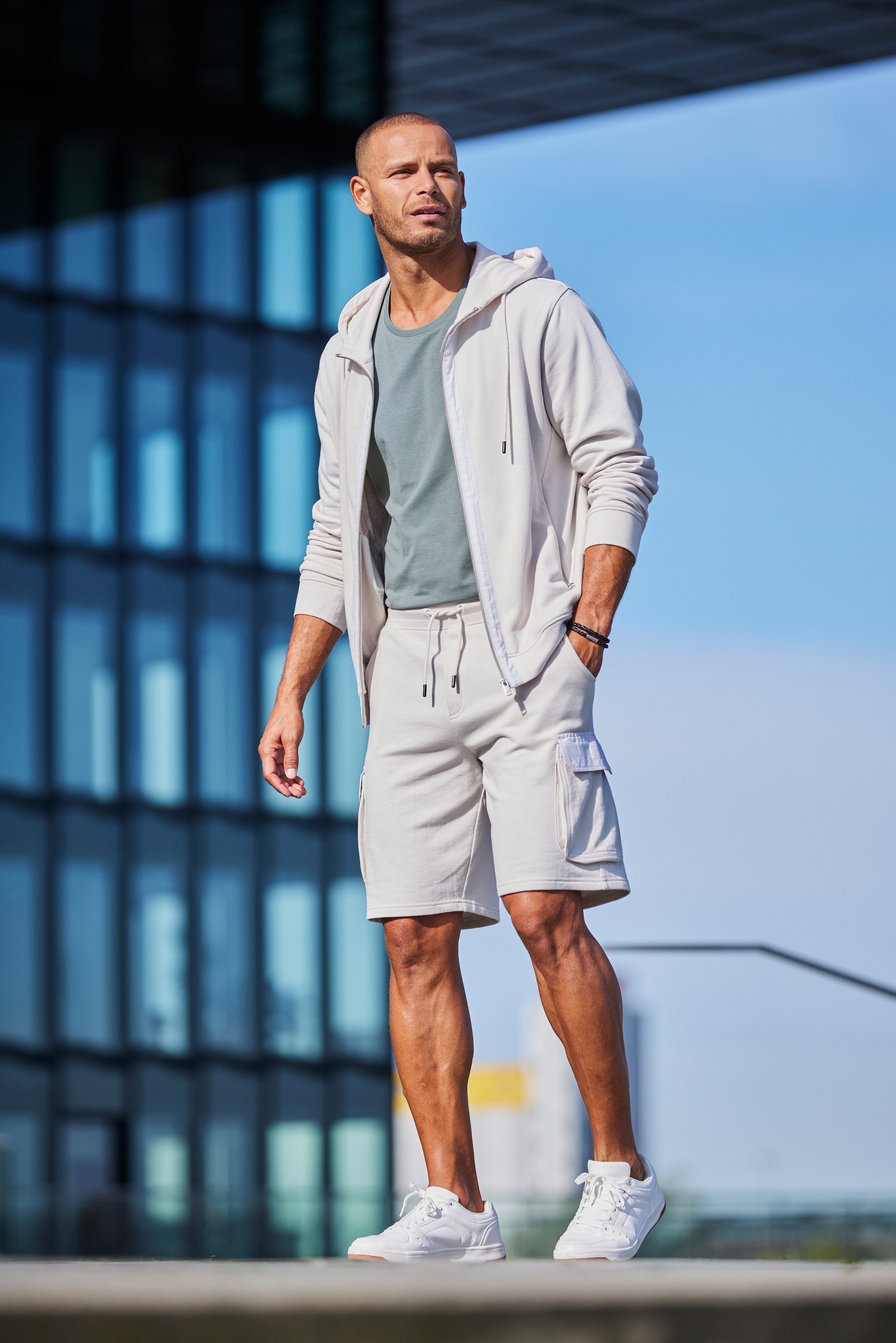 AUTHENTIC LE JOGGER Sweat à capuche Sweatjacke mit Eingrifftaschen aus Baumwoll-Mix