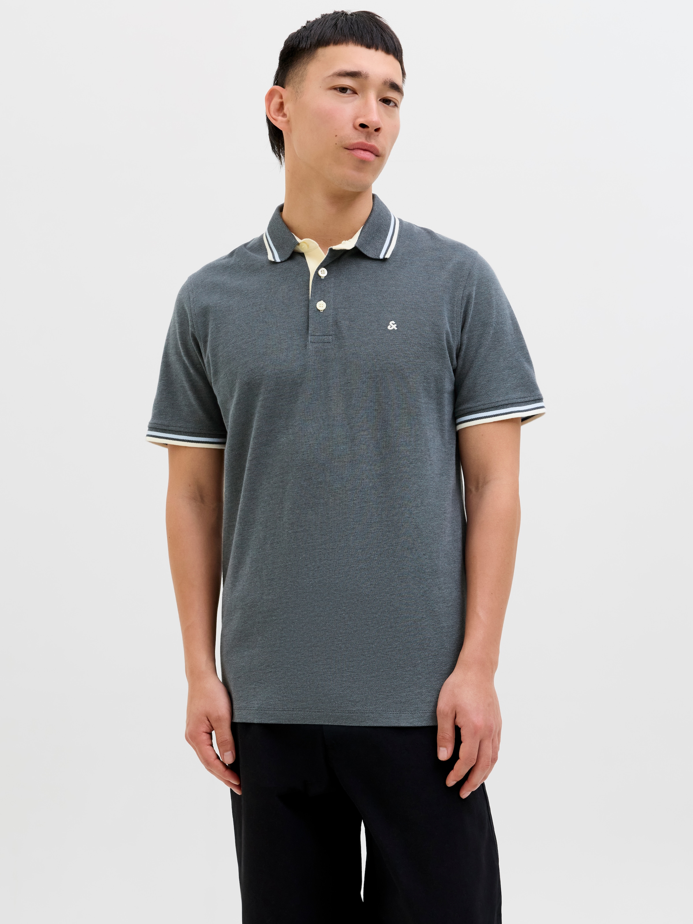 Jack & Jones Poloshirt »JJEPAULOS  Poloshirt mit klassischem Kragen und figurbetonter Form« Logostickerei, modisch, schmal, Baumwolle, Polokragen