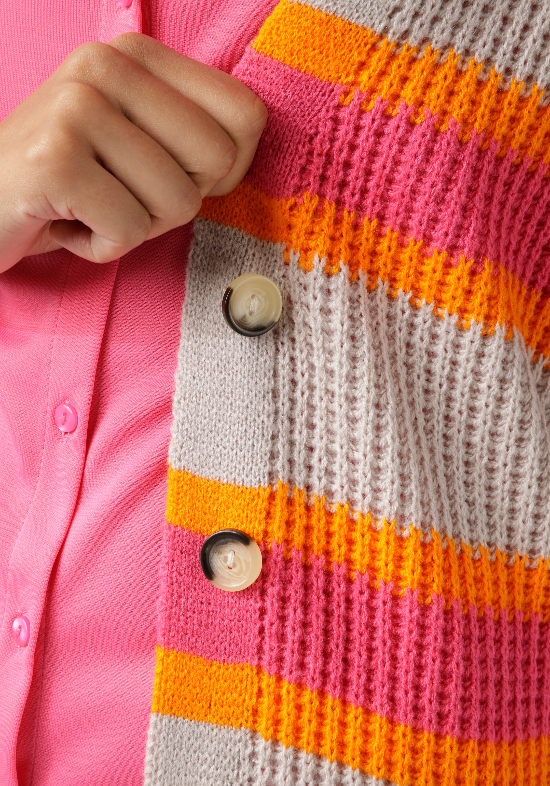 Aniston CASUAL Strickjacke, im farbenfrohem Streifen-Dessin  versandkostenfrei auf