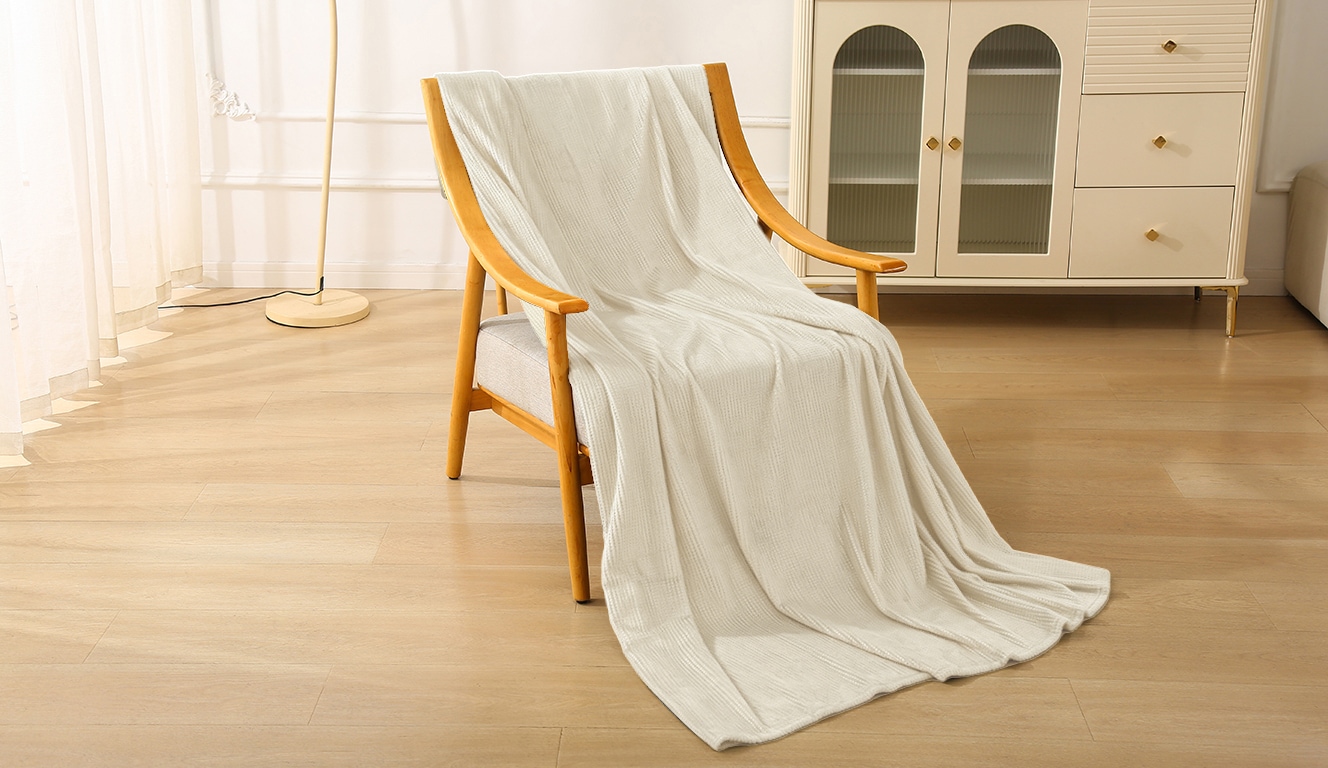 Bruno Banani Wohndecke »Shakira« Weiche Kuscheldecke mit Prägedruck in Waffeloptik, 150x200 cm