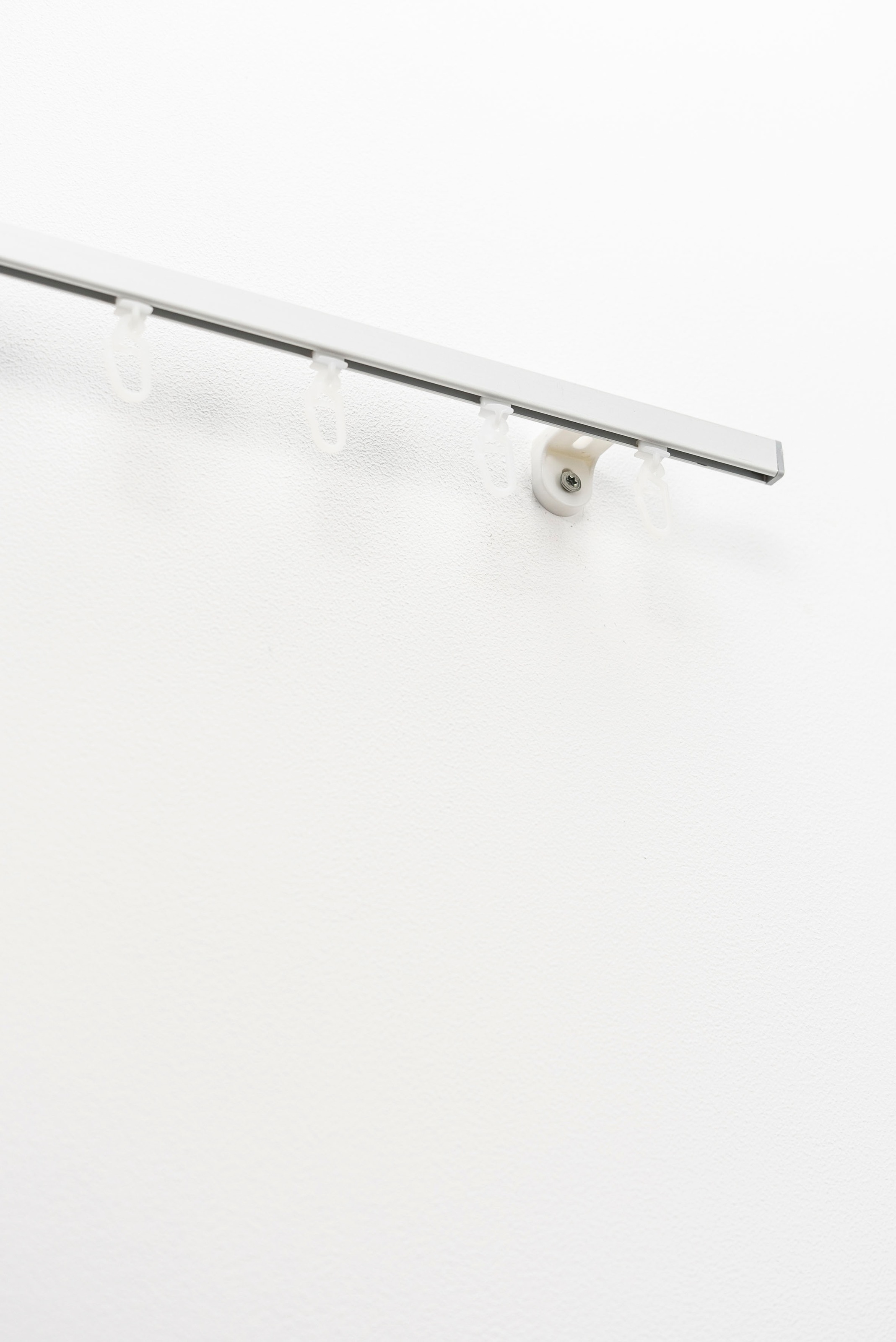 Image of GARESA Gardinenschiene »150«, 1 läufig-läufig, Wunschmasslänge, Innenlaufprofil, einfache Montage, schlicht, Decken- oder Wandmontage, Aluminium, mit Profilverbinder verlängerbar bei Ackermann Versand Schweiz