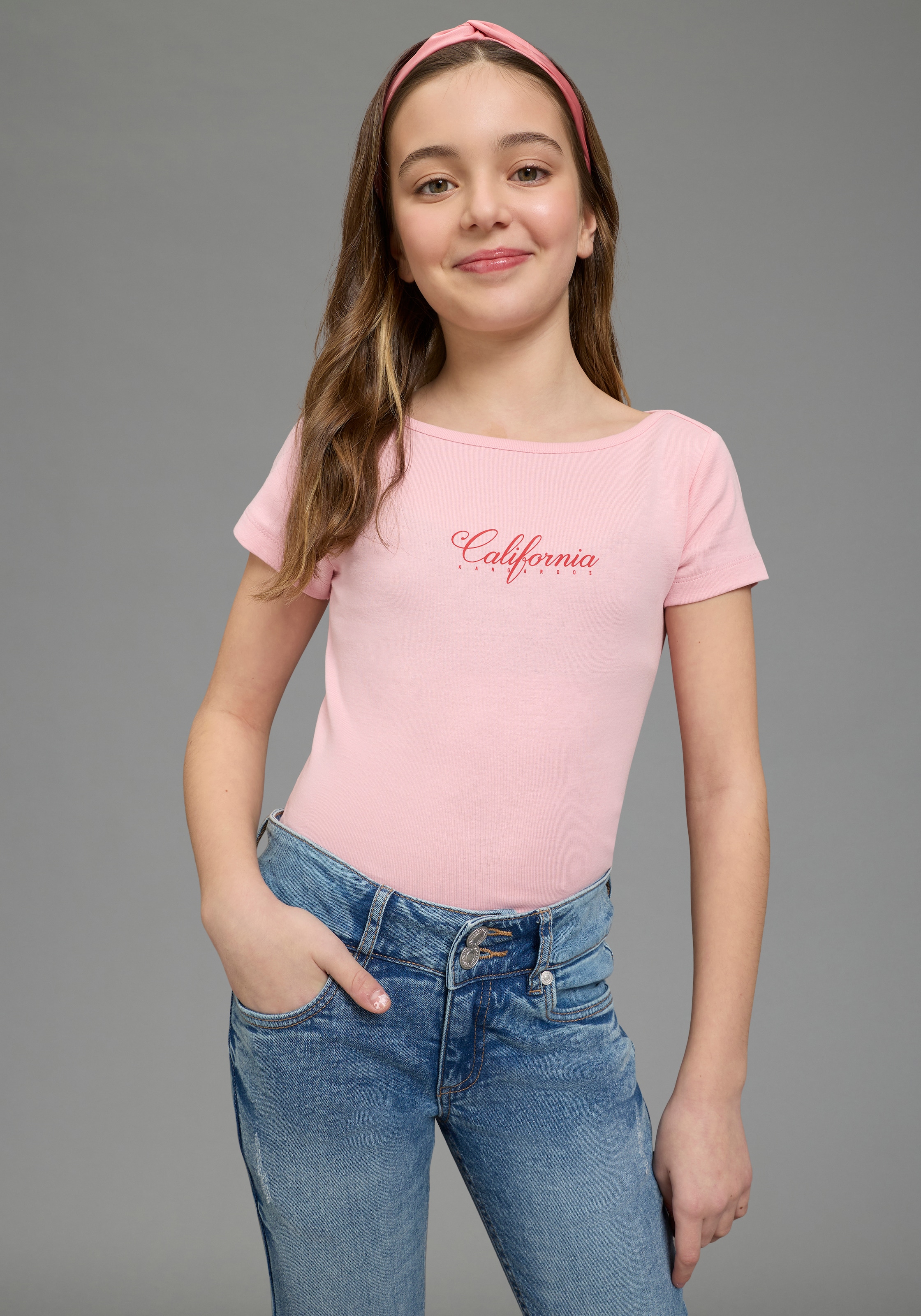 KangaROOS T-shirt »2er Pack T-Shirts mit modischen Ausschnitt« Packung, 2, 2 pièces Basic Schnitt, Kurzarm, U-Boot-Ausschnitt, aus Baumwolle