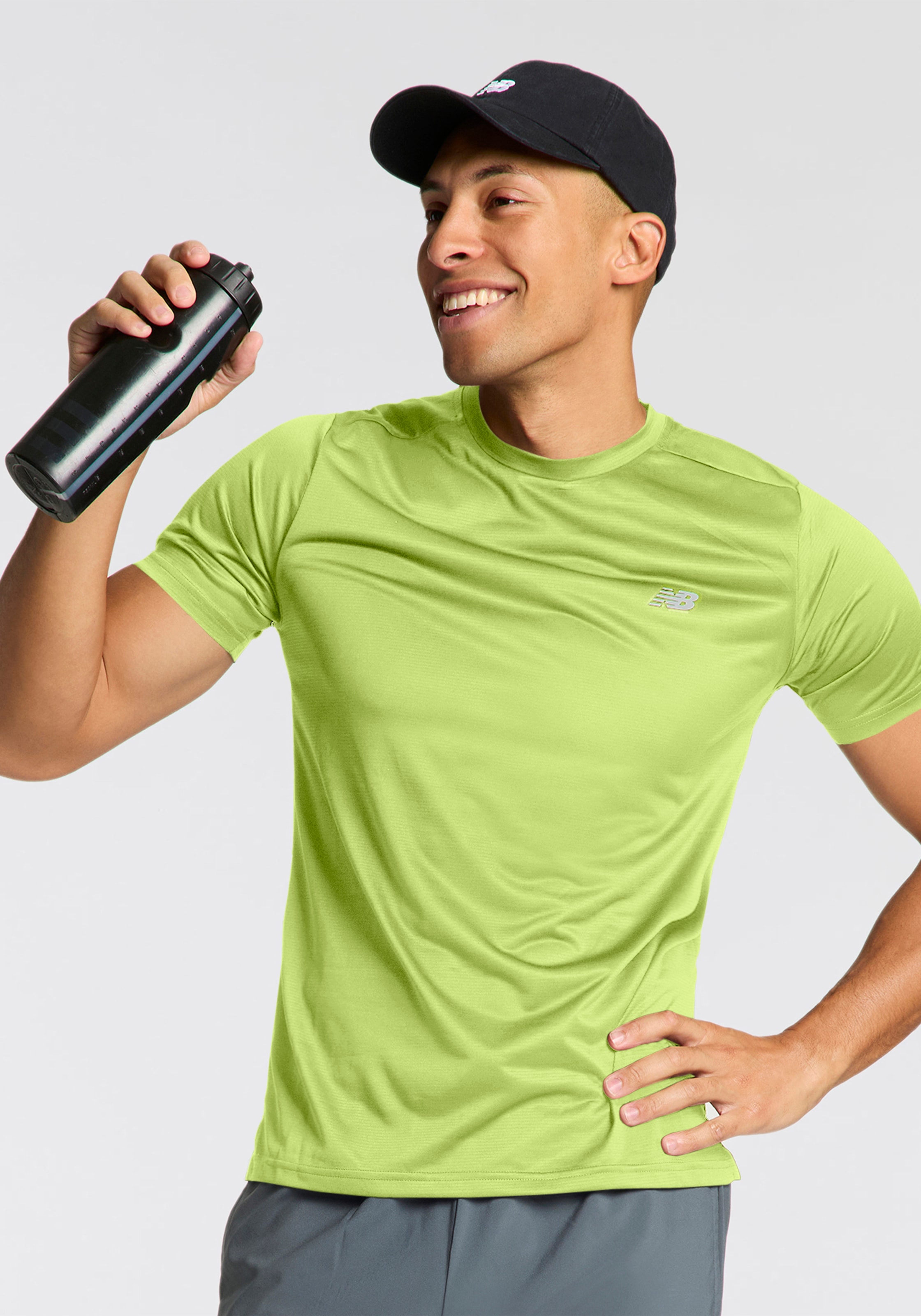 New Balance Laufshirt »SPORT ESSENTIAL T-SHIRT« Regular Fit, kurze Ärmel, mit Rundhalsausschnitt