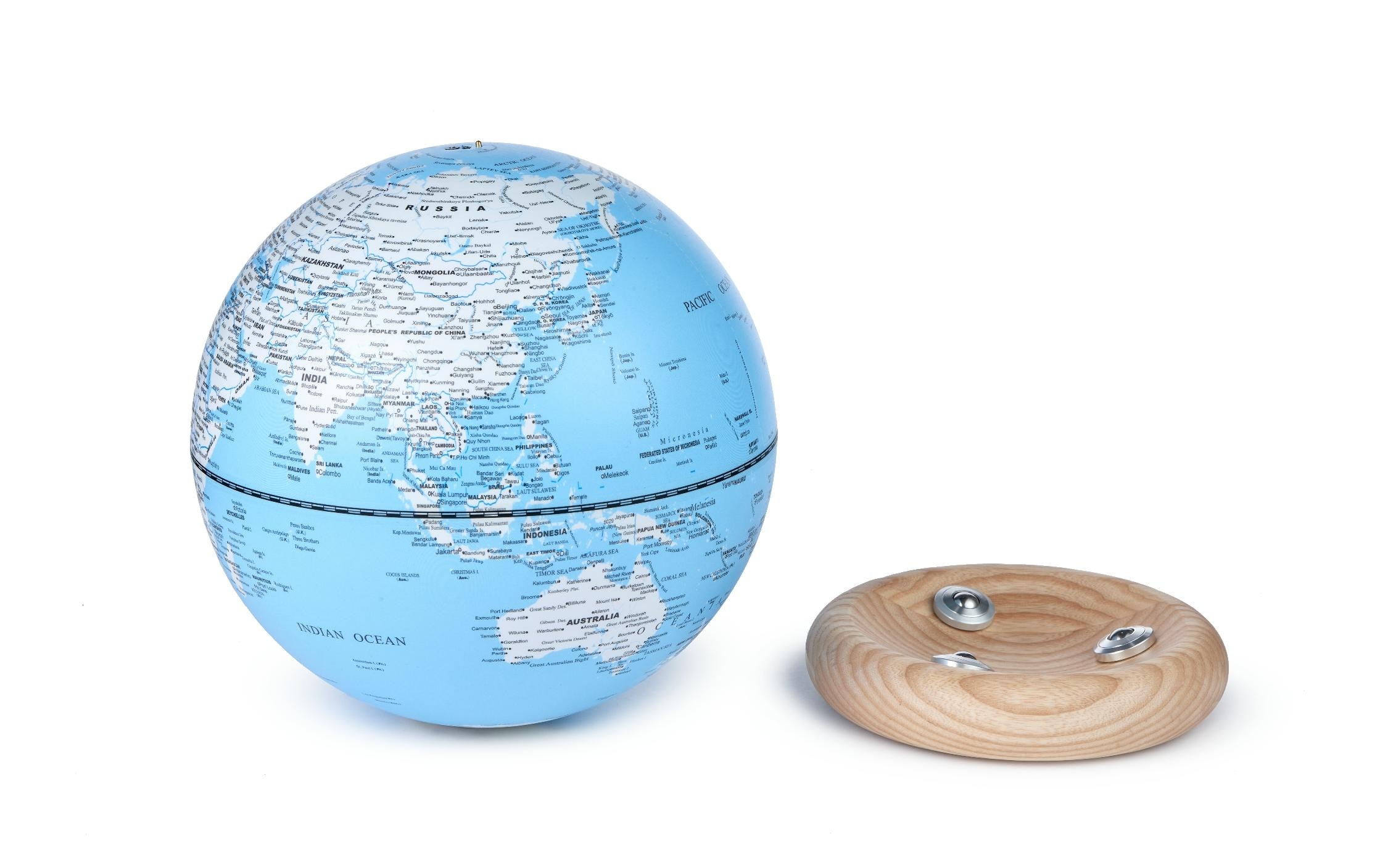 LED Dekofigur »AtlasGlobe 20 cm«, Holzart: Esche (China)
