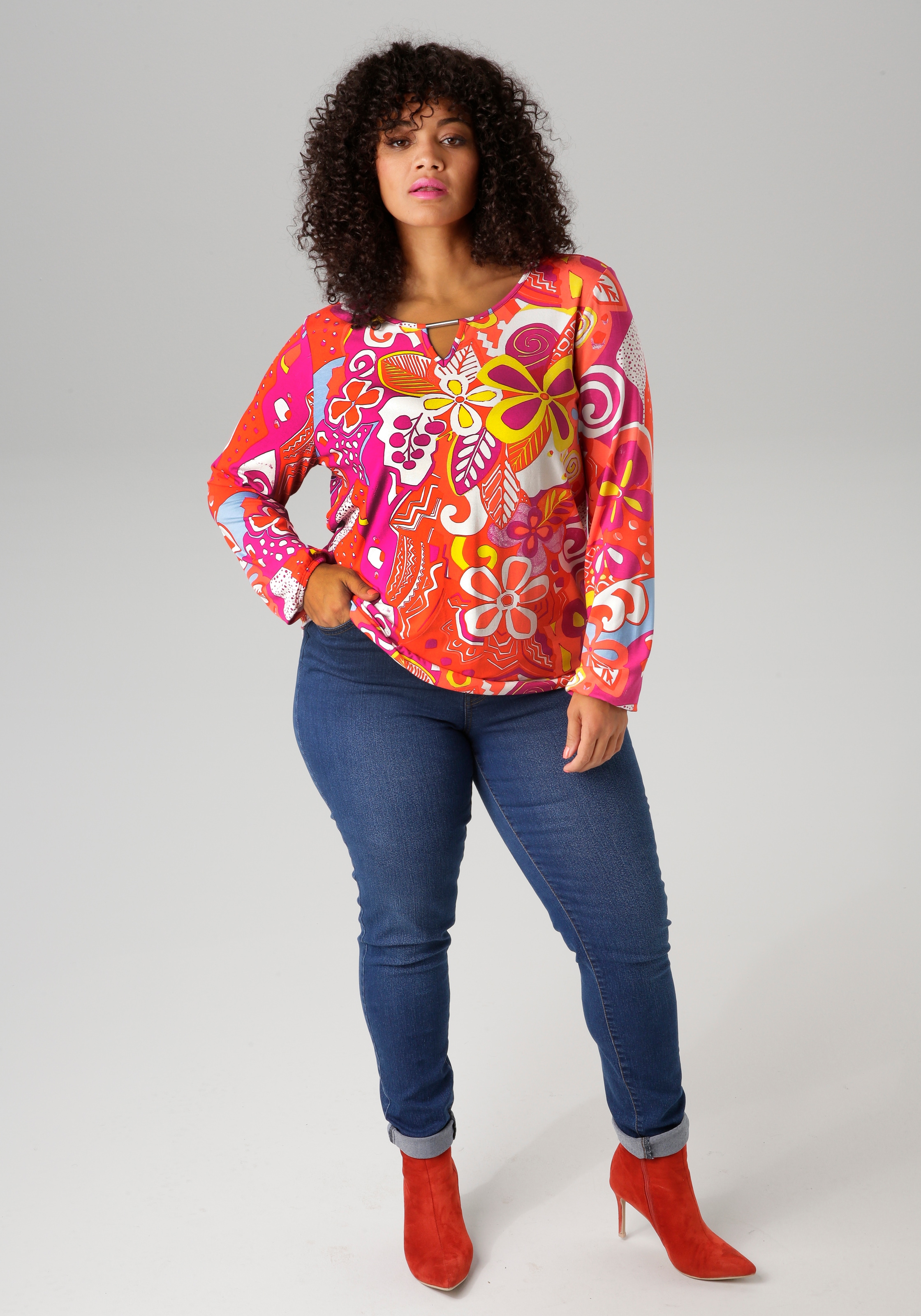 Aniston PLUS Langarmshirt, mit farbharmonischen, fantasievollem Druck
