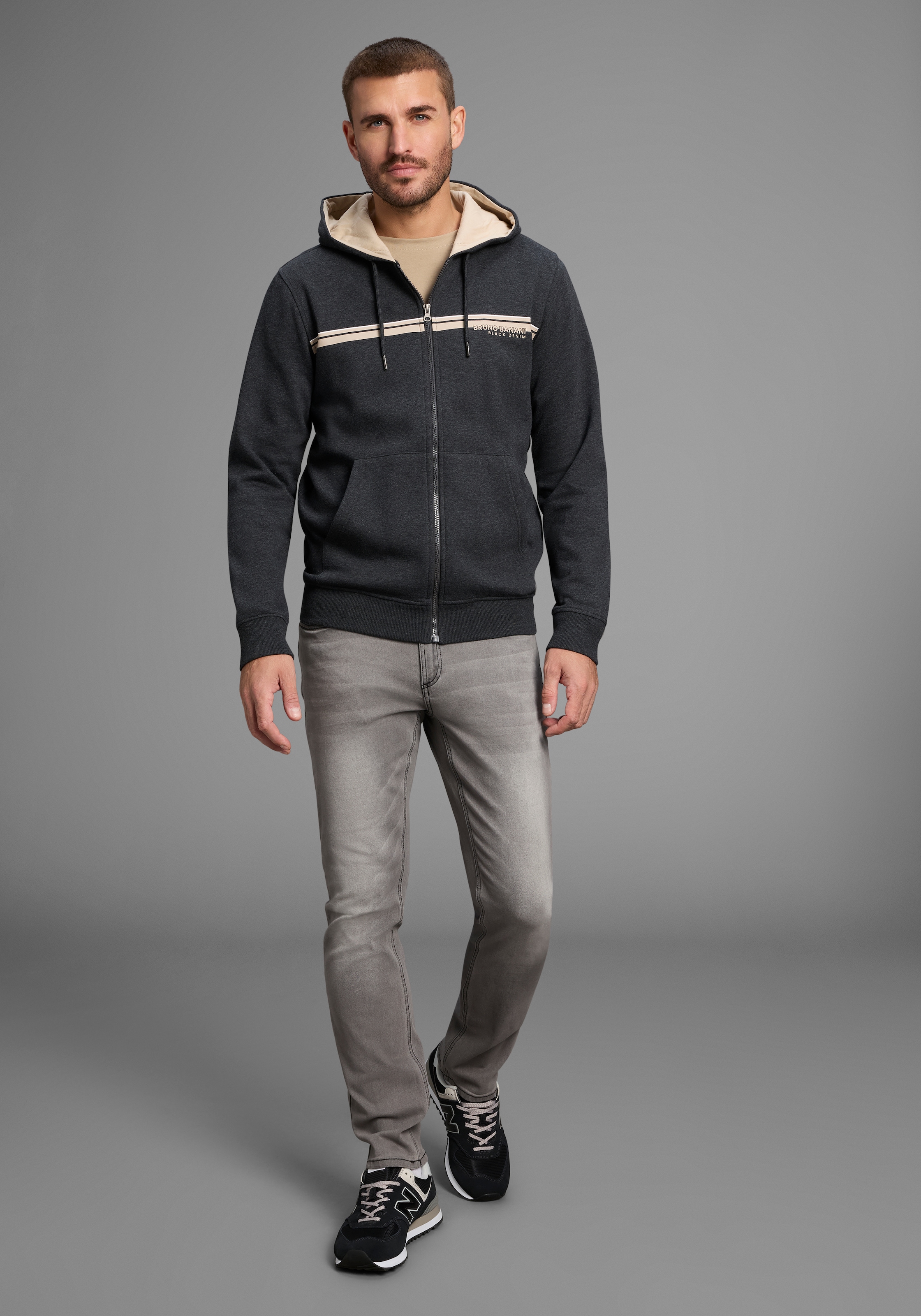 Bruno Banani Sweatjacke moderner Brustprint