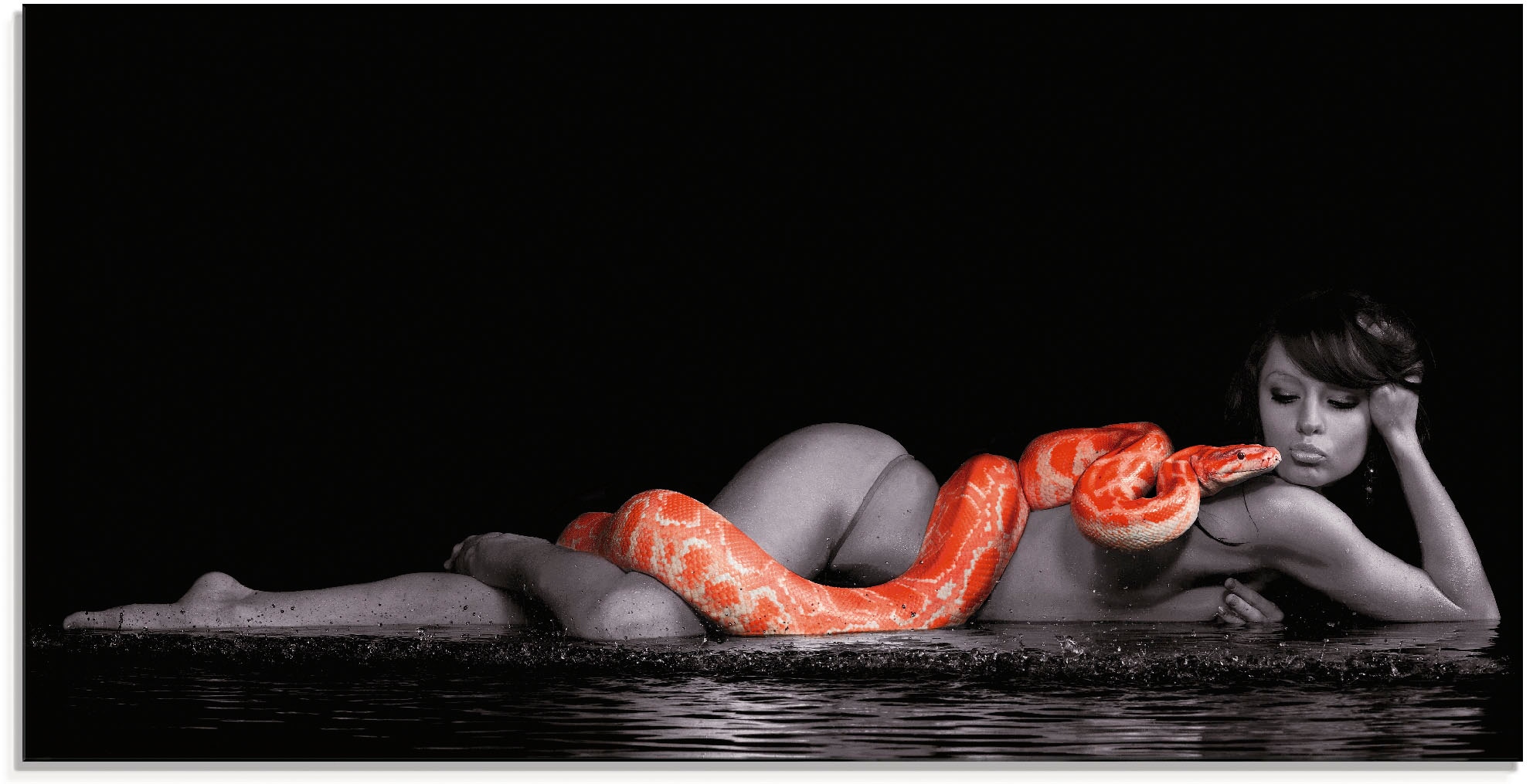 Artland Glasbild »Frau in Wasser liegend mit roter Python«, Frau, (1 St.), in verschiedenen Grössen