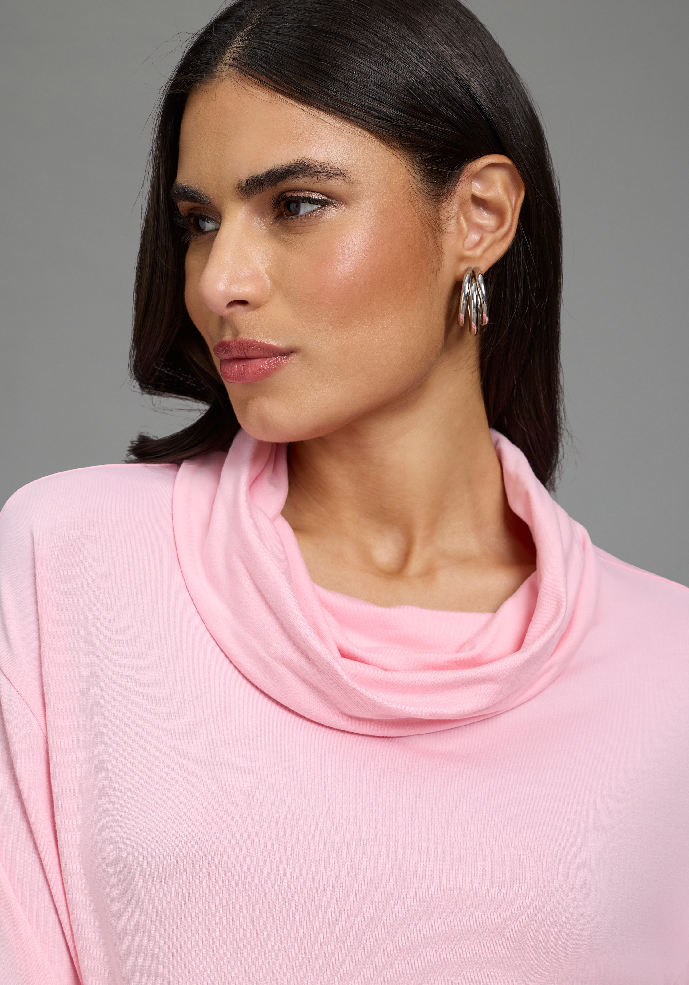 Laura Scott Langarmshirt aus Jersey, mit Schlauchkragen, figurumspielende Passform, unifarben