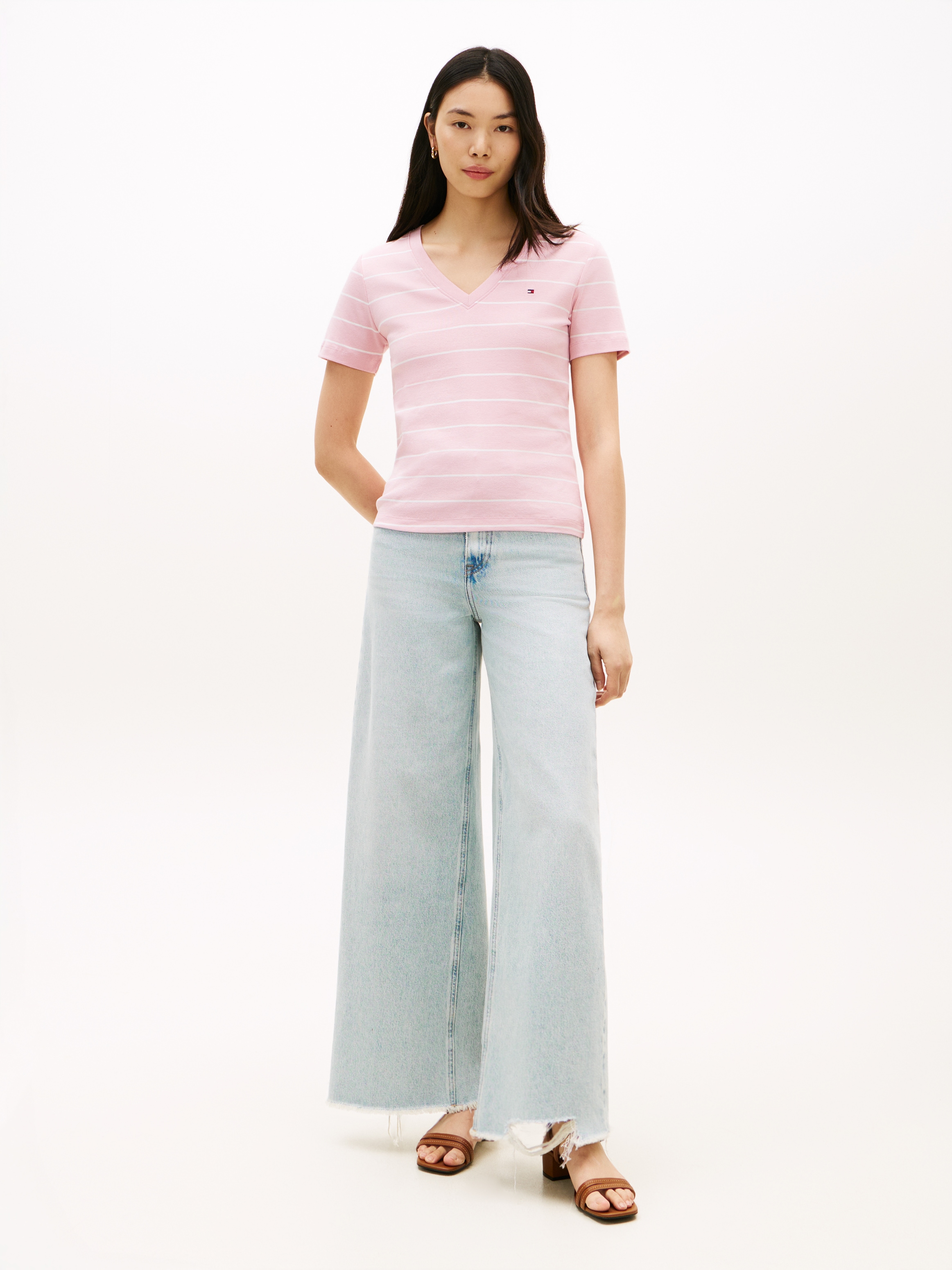 Tommy Hilfiger T-shirt »SLIM CODY V-NECK SHORT SLEEVE« aus Baumwolle, Logostickerei, gestreift