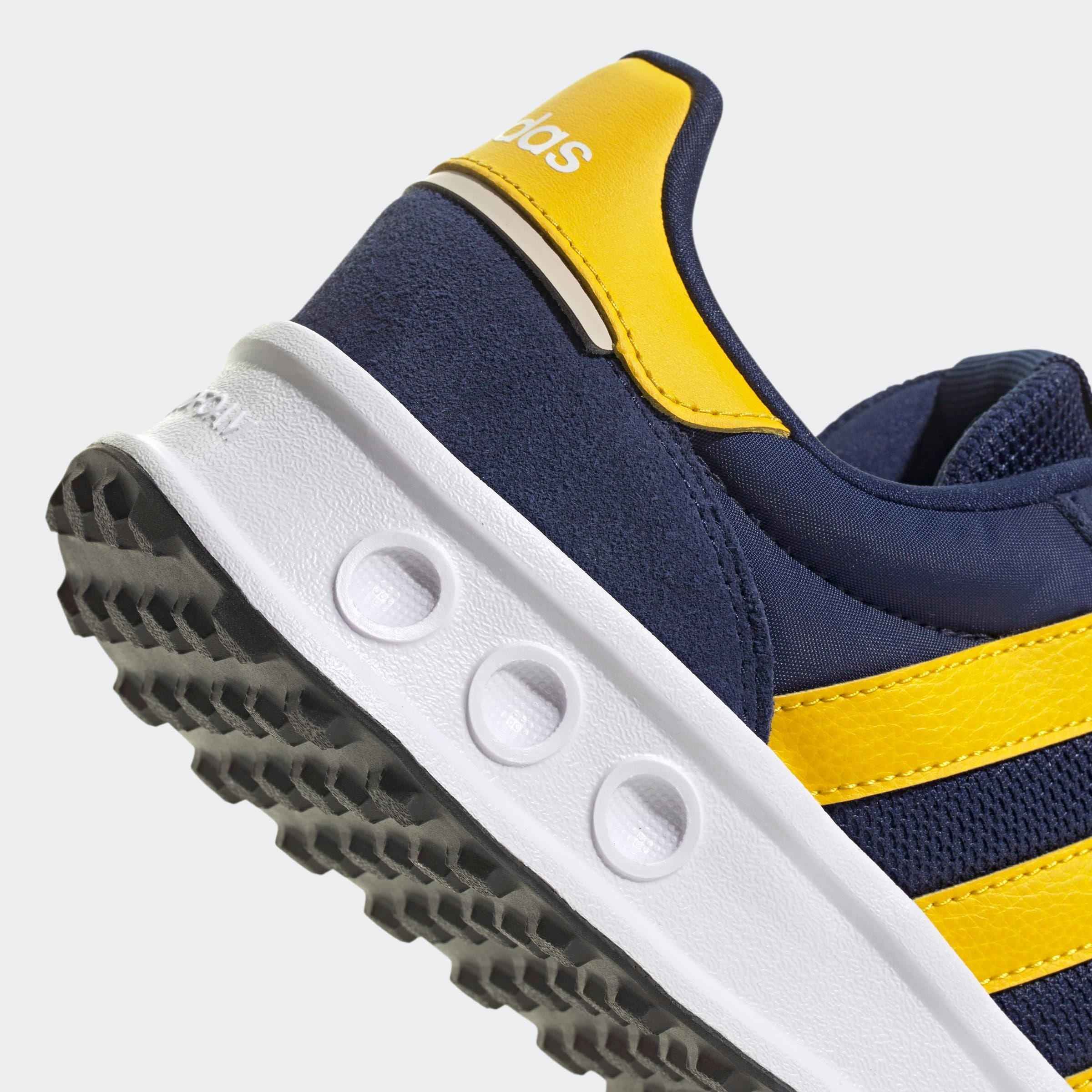 adidas Sportswear Sneaker »RUN 84«  inspiriert vom Design des adidas LA Trainer