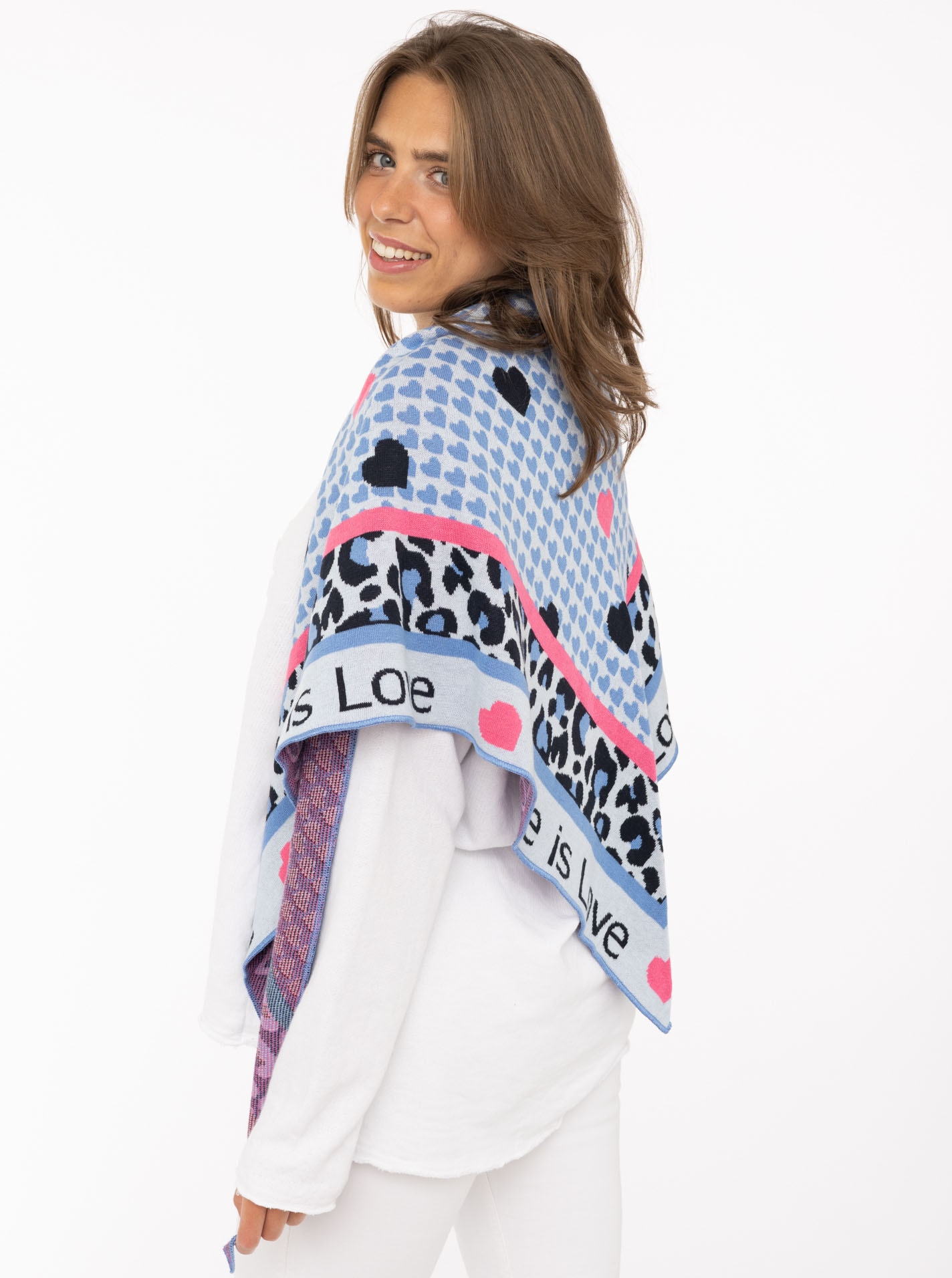 Zwillingsherz Foulard triangulaire »Love is Love« Feinstrick, Schriftzug, Animal-Muster, wärmend