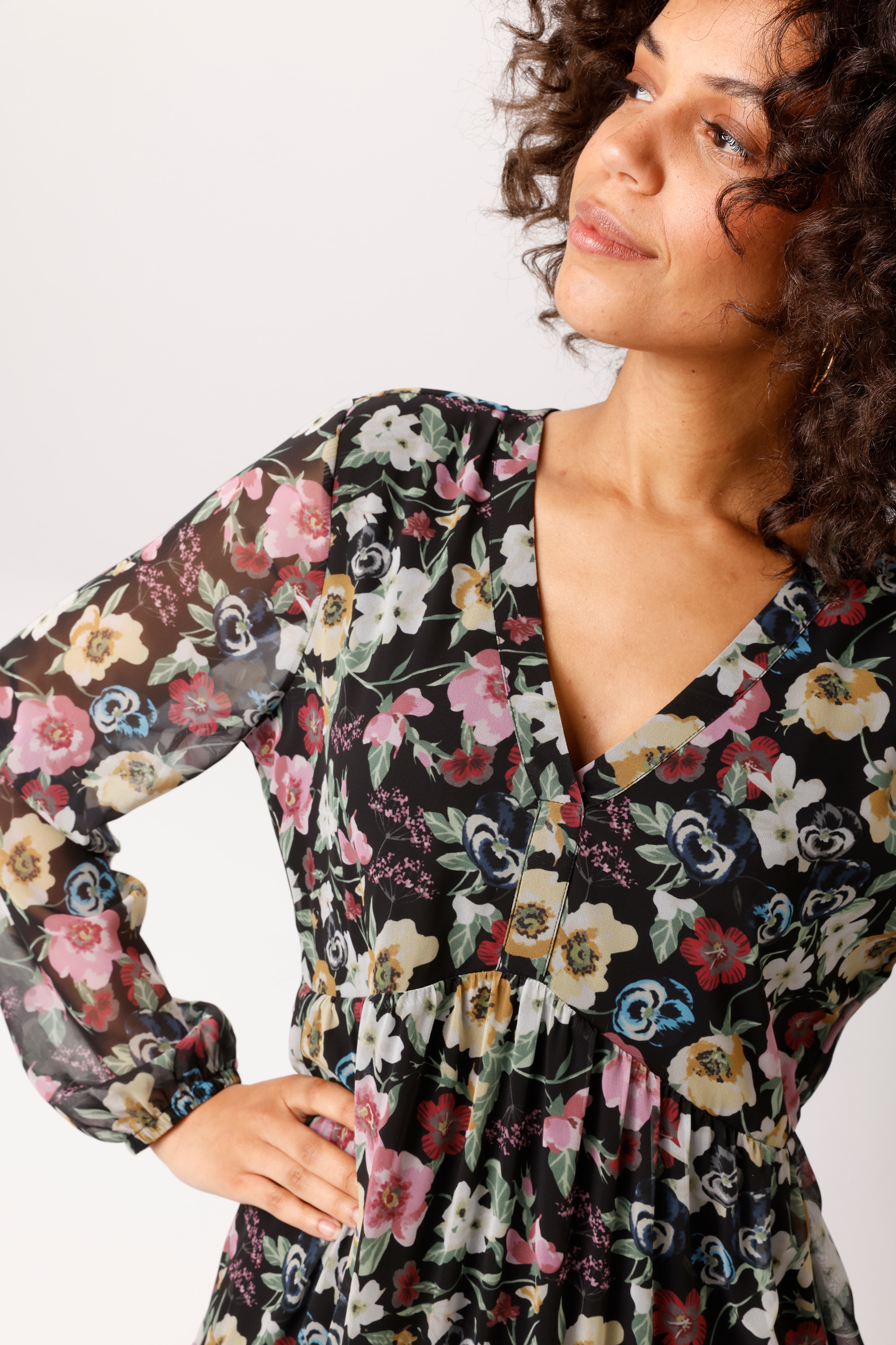 Aniston CASUAL Maxikleid mit farbenfrohen, romantischen Blumendruck - NEUE KOLLEKTION