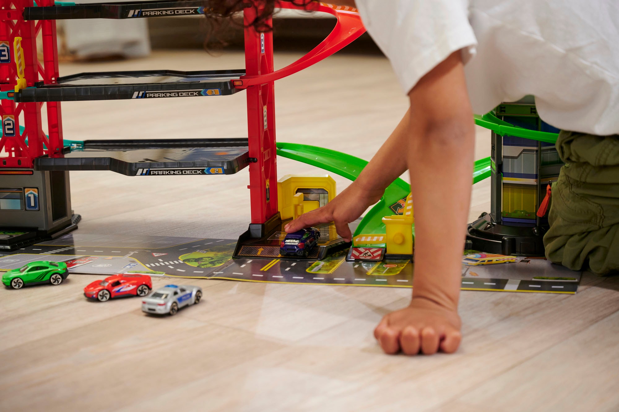 Dickie Toys Garage de parc de jeu »Parking Garage« inklusive 5 Fahrzeuge; mit Licht und Sound