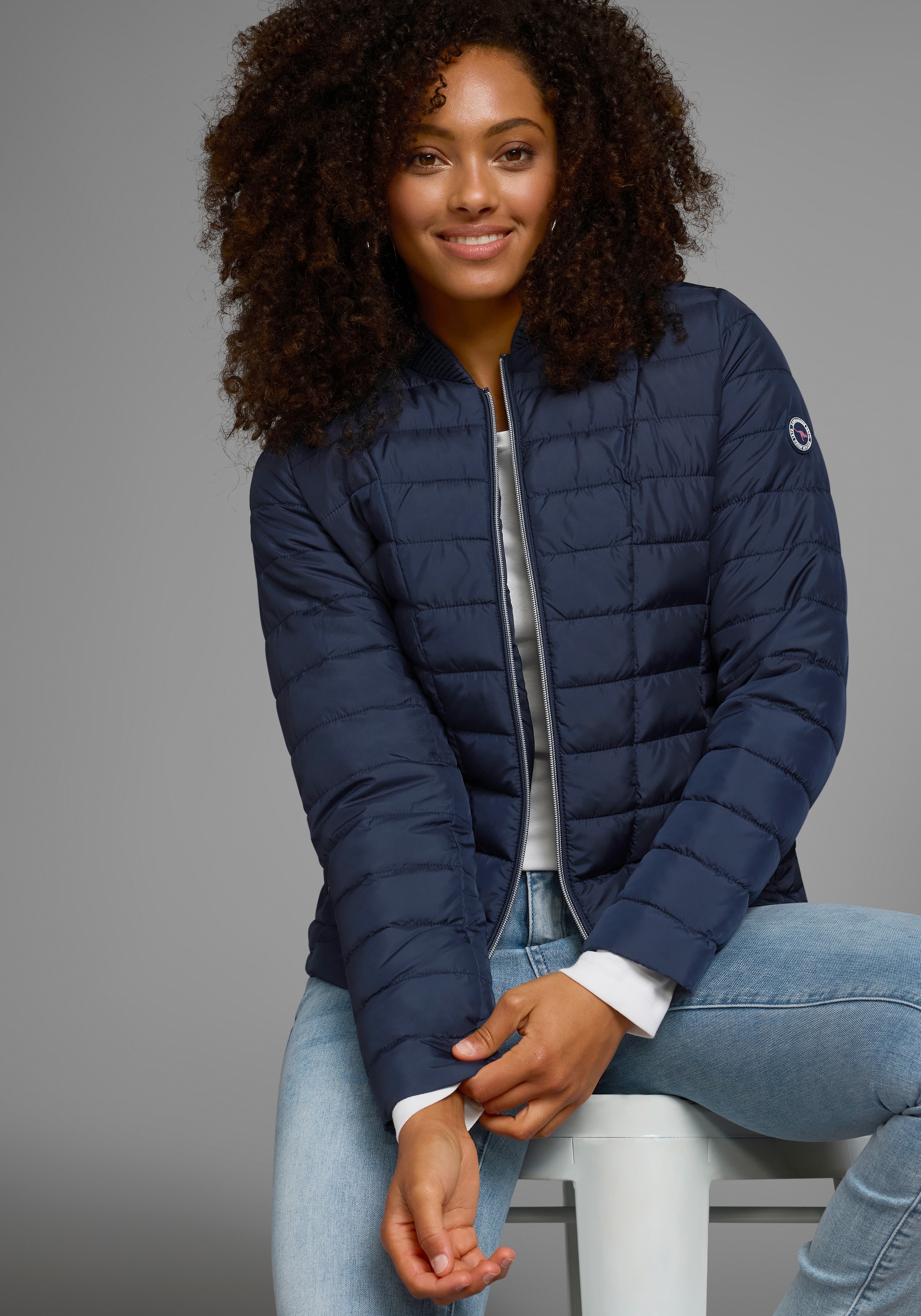 KangaROOS Steppjacke figurbetonter Schnitt,  hüftlange Passform