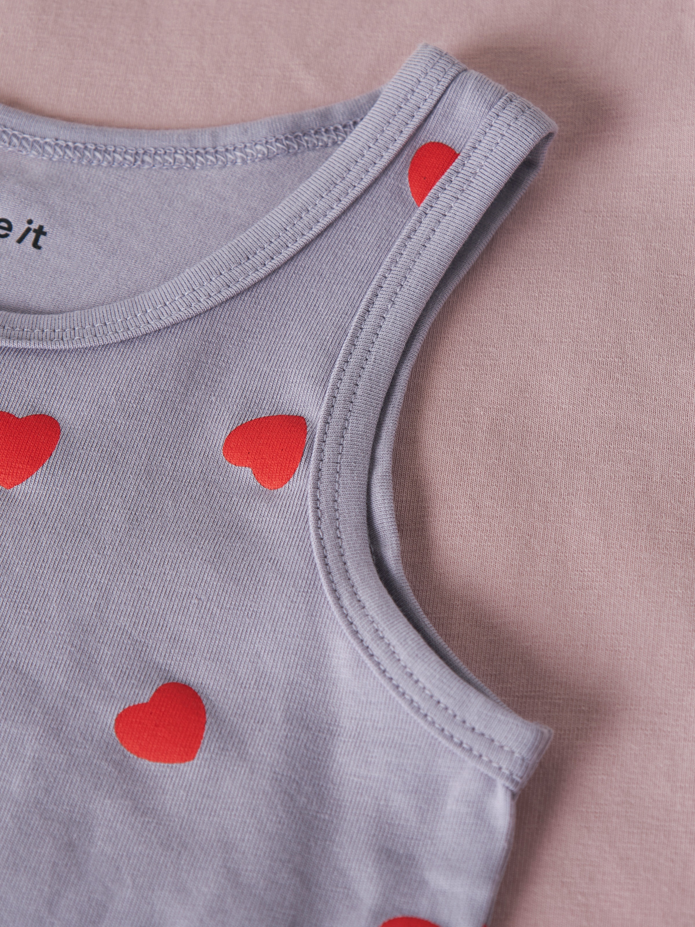Name It Sous-chemise »NMFTANK TOP 2P LAVENDER HEARTS NOOS« Paquet, 2 cuis