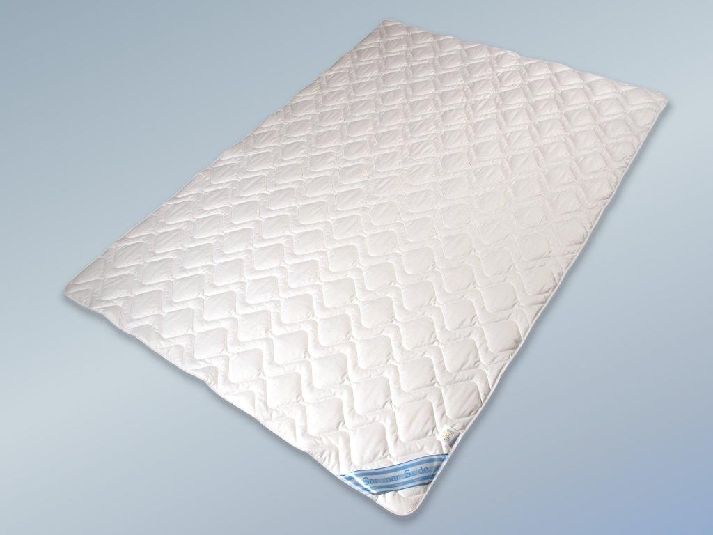 Image of Kyburz Einziehdecke »Seide«, leicht, Füllung 60% entbastete Wildseide und 40% Baumwolle, Bezug 100% Baumwollfeingewebe weiss, mit Wellensteppung, (1 St.) bei Ackermann Versand Schweiz