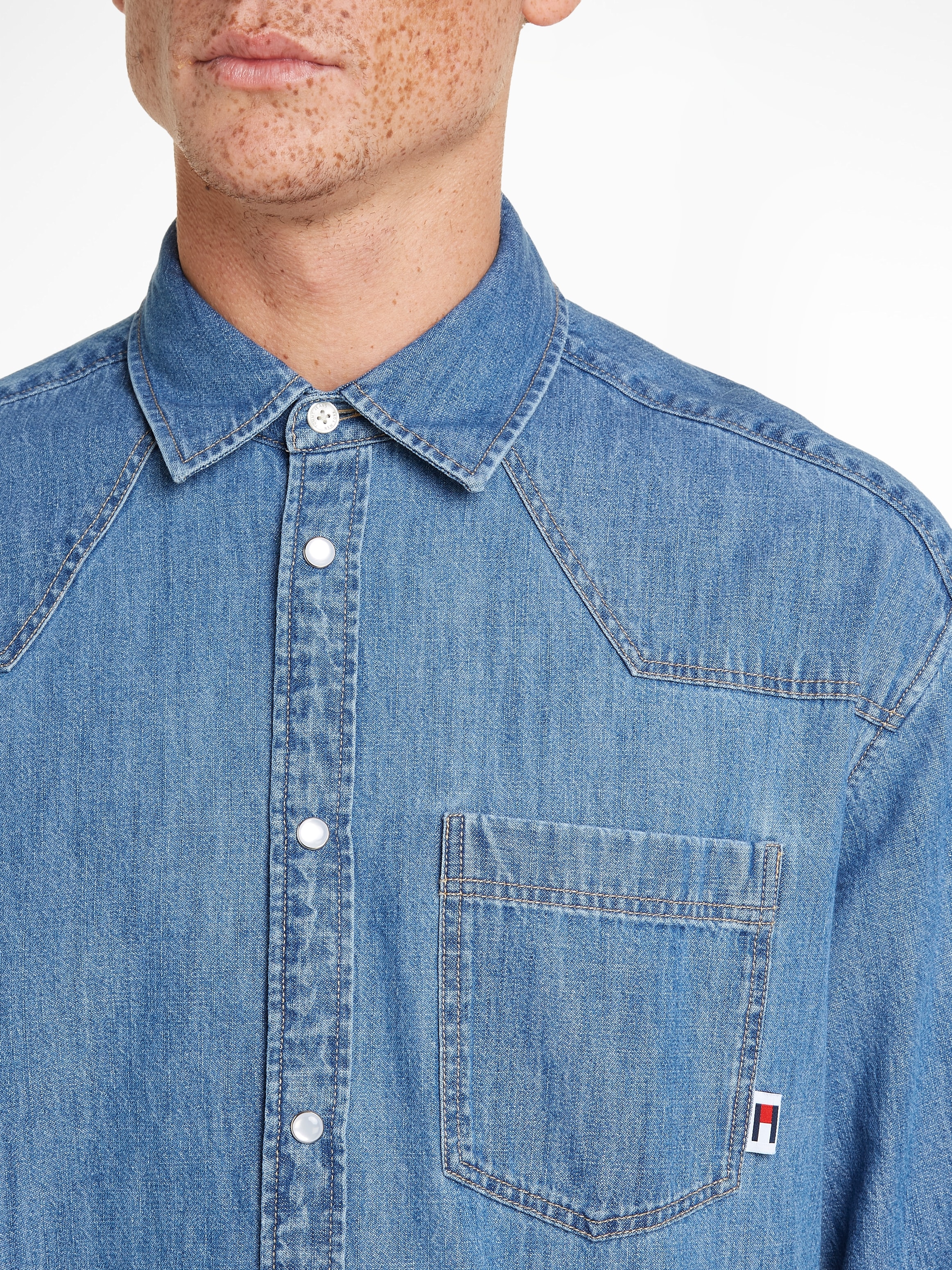 Tommy Jeans Jeanshemd »TJM RLX WESTERN DENIM SHIRT«, mit Brusttasche