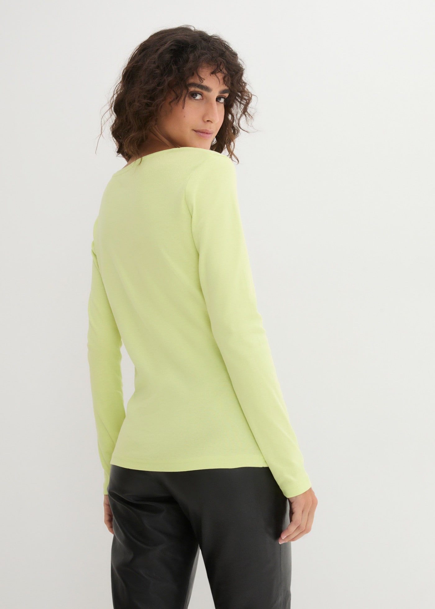 bonprix T-shirt à manches longues coupe légèrement cintrée, col rond, en pur coton
