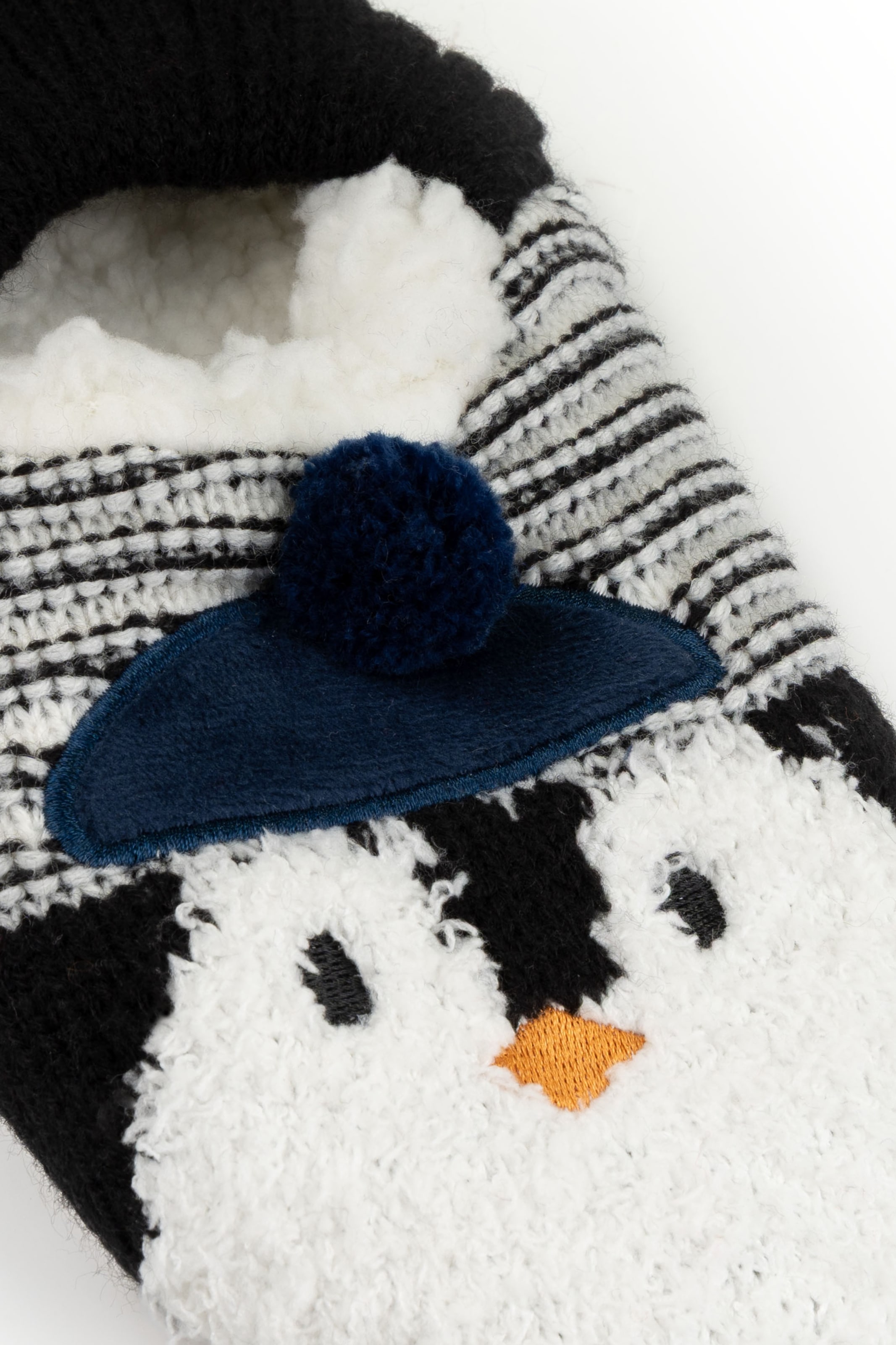 Capelli New York Chausson »Hausslipper FSO-70586-GE«  1 Paar,   rutschsicher, Pinguin-Applikation, warm gefüttert