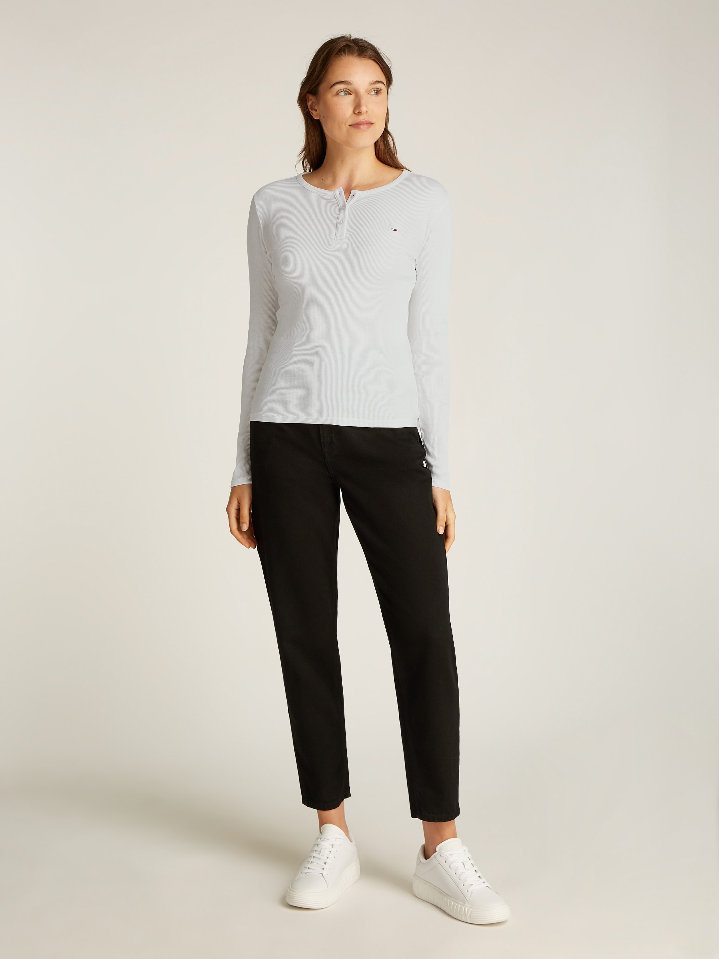 Tommy Jeans Curve Langarmshirt »TJW SLIM BUTTON RIB«, in Grossen Grössen, Rippoptik, mit Loogstickerei