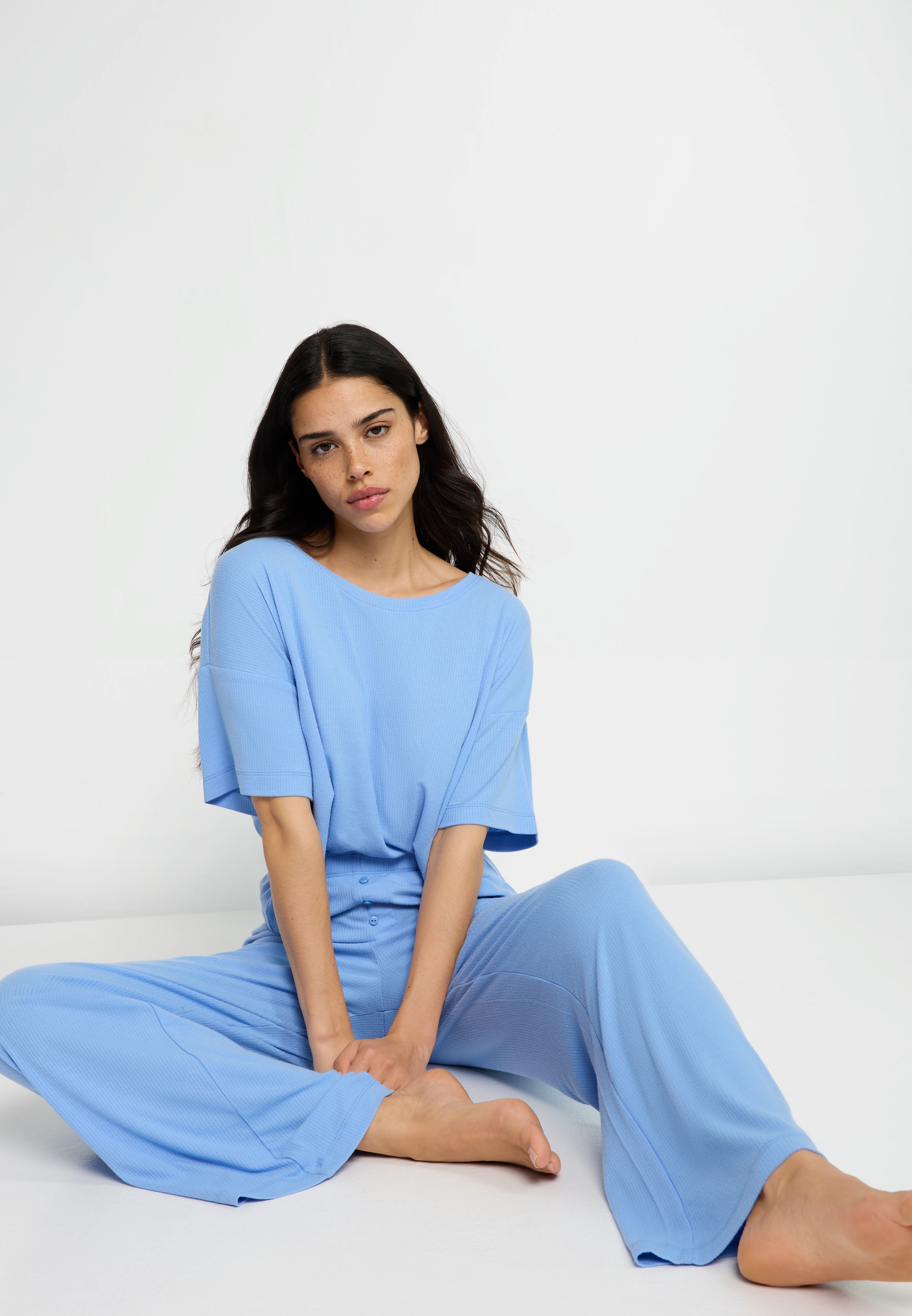 LSCN by LASCANA Pyjama Set, 2 tlg. mit kleiner Zierknopfleiste an der Hose