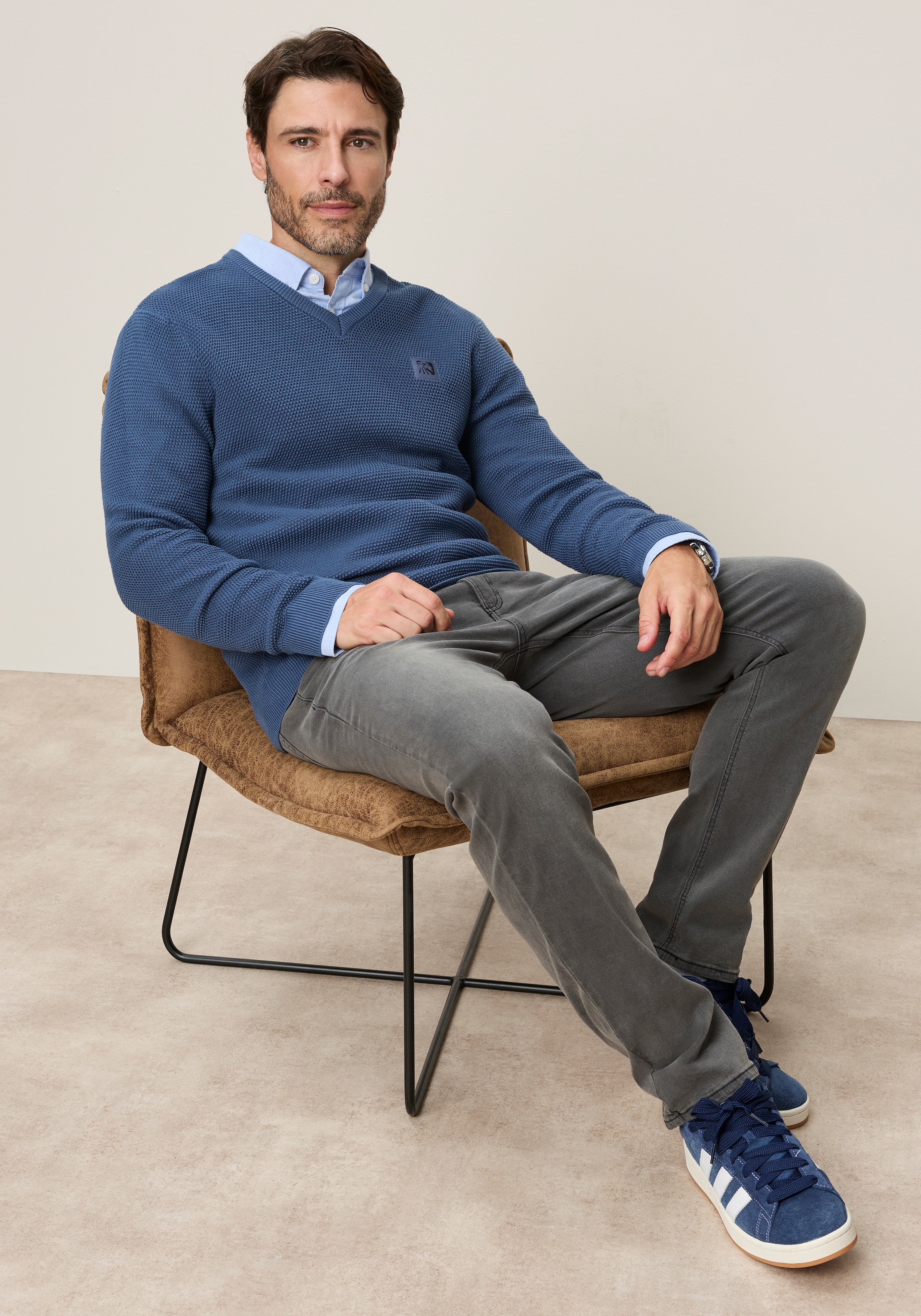 Man's World V-Ausschnitt-Pullover »Neue Kollektion! Highlight Strickstruktur« Strickmaterial, Rippbündchen am Ausschnitt, Regular Fit Passform