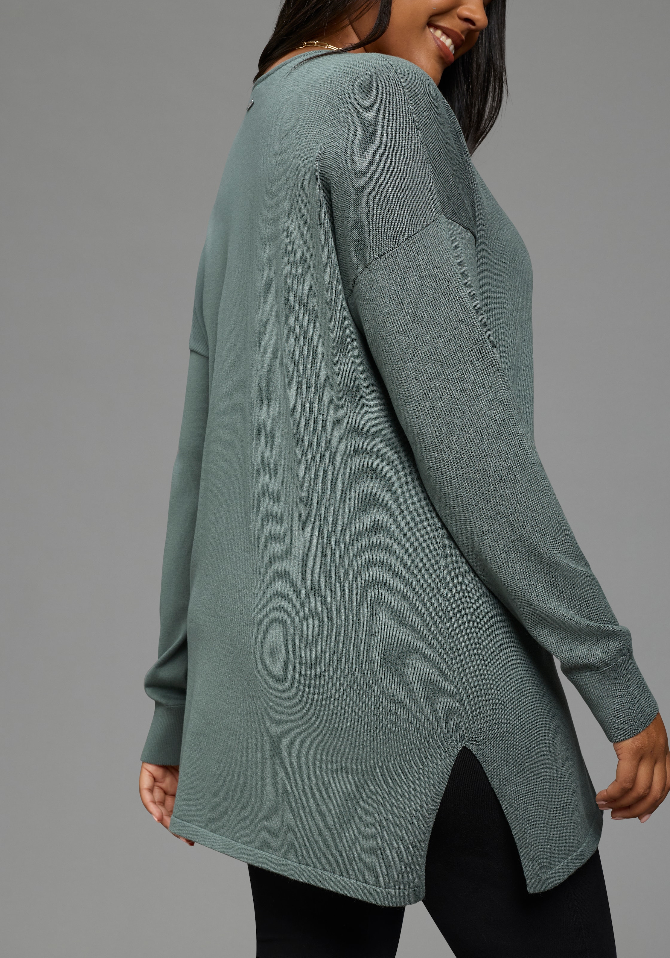 Laura Scott CURVE Longpullover »Grosse Grössen« aus fliessendem Feinstrick mit schönem V-Ausschnitt
