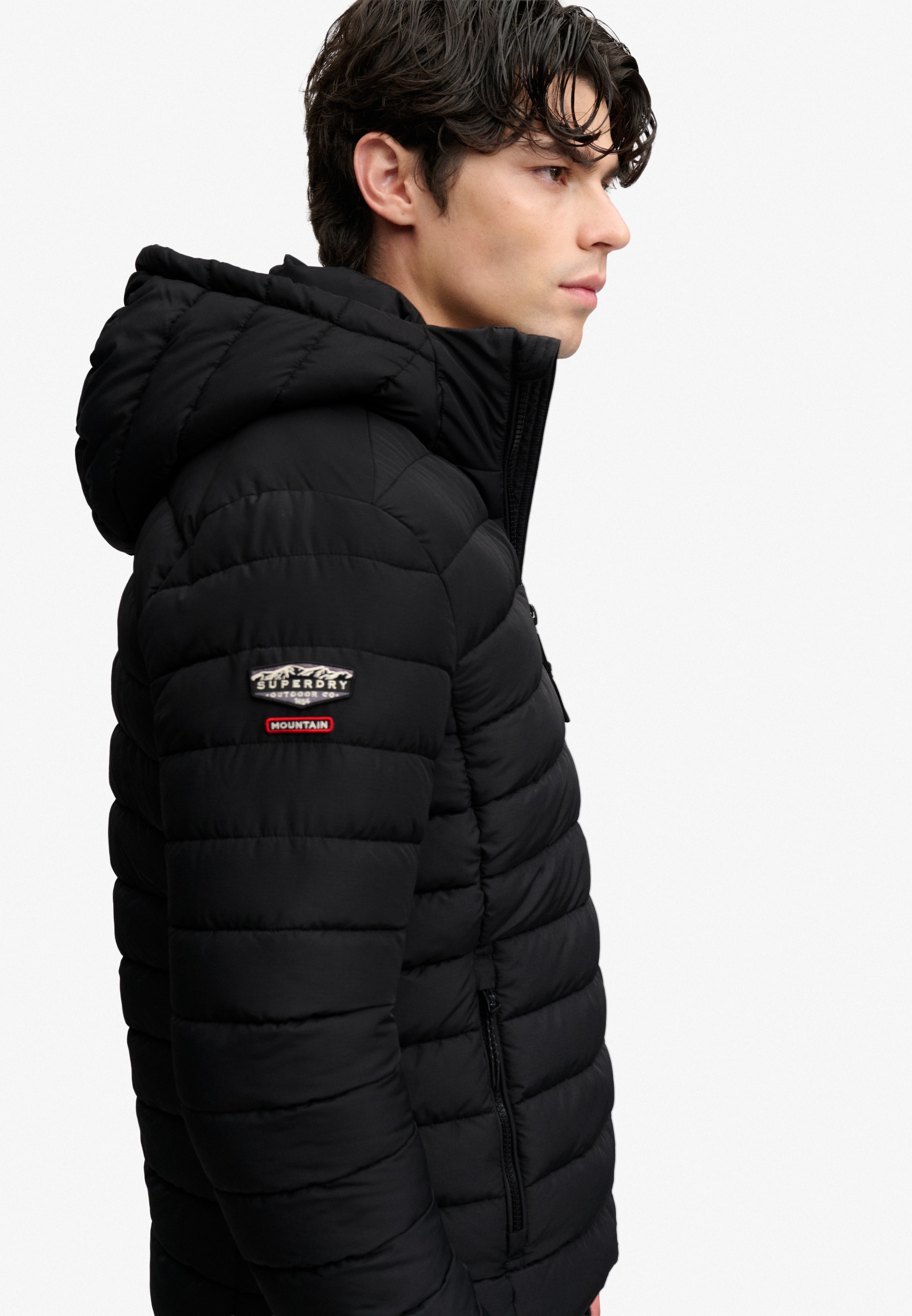 Superdry Steppjacke »HOOD FUJI MIDWEIGHT PADDED JKT« mit Kapuze Kunstfaser, slim fit