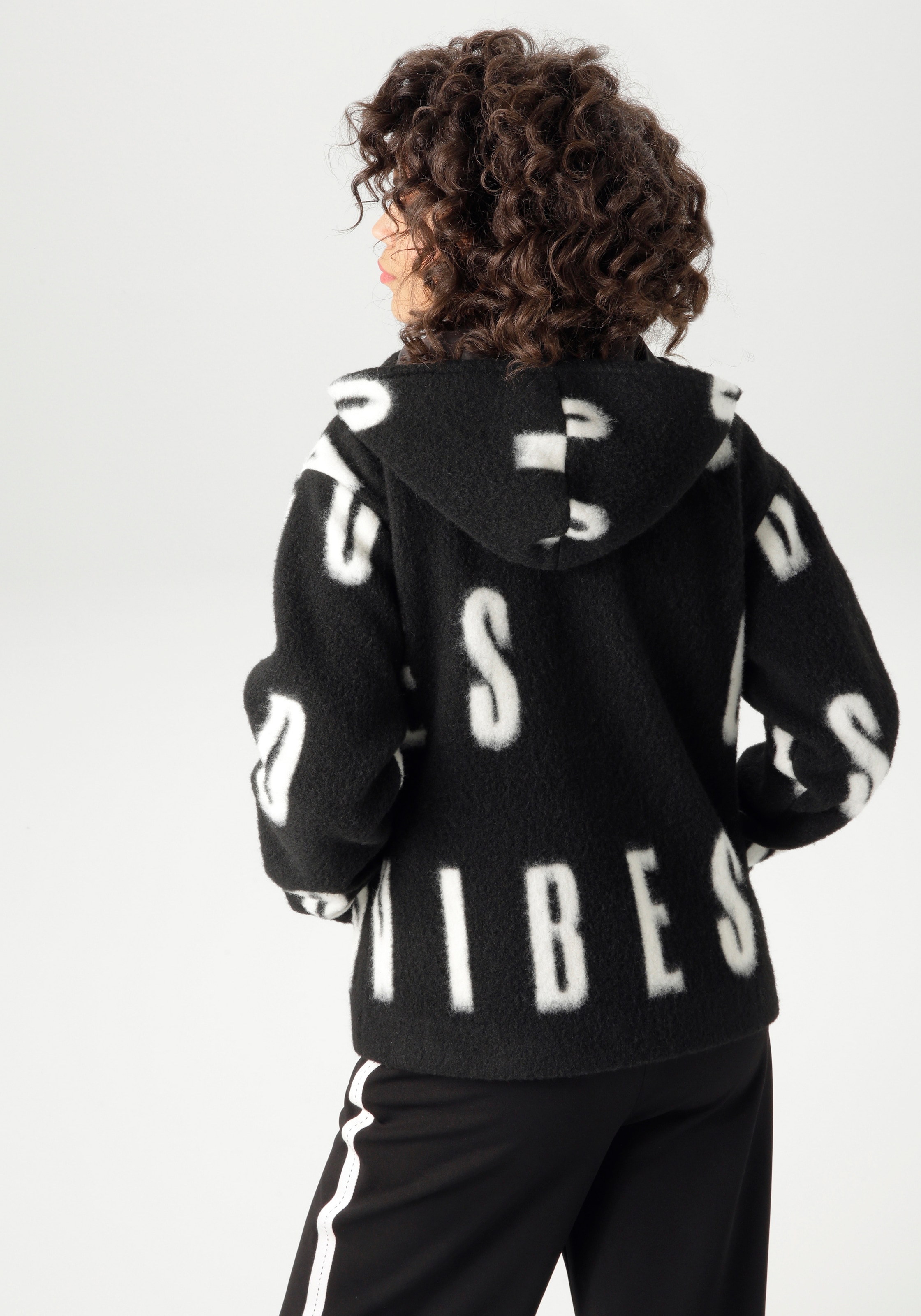 Aniston CASUAL Fleecejacke, mit grossflächigem "GOOD VIBES"-Schriftzug - NEUE KOLLEKTION