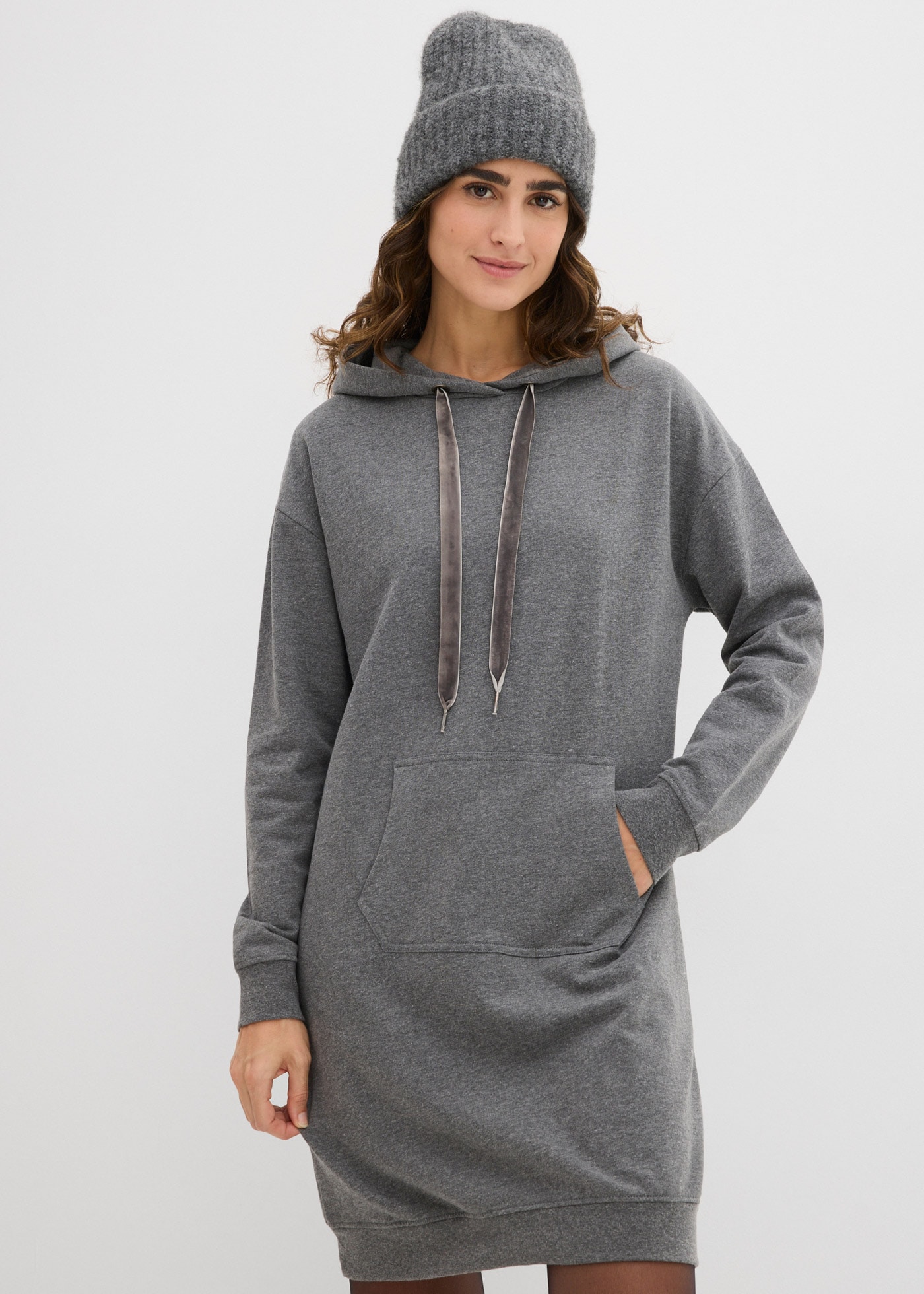 bonprix Robe en sweat »Sweatkleid mit Baumwolle« Poche kangourou mit Kapuze, aus Baumwolle und Viskose, lockere Passform